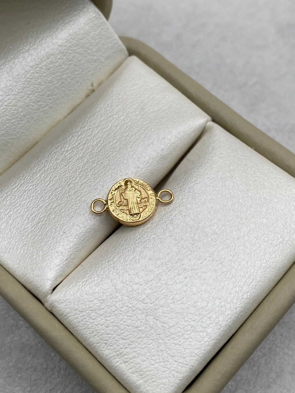 Herraje San Benito Oro amarillo 18k 0,32 Gr / 1,4 Cm