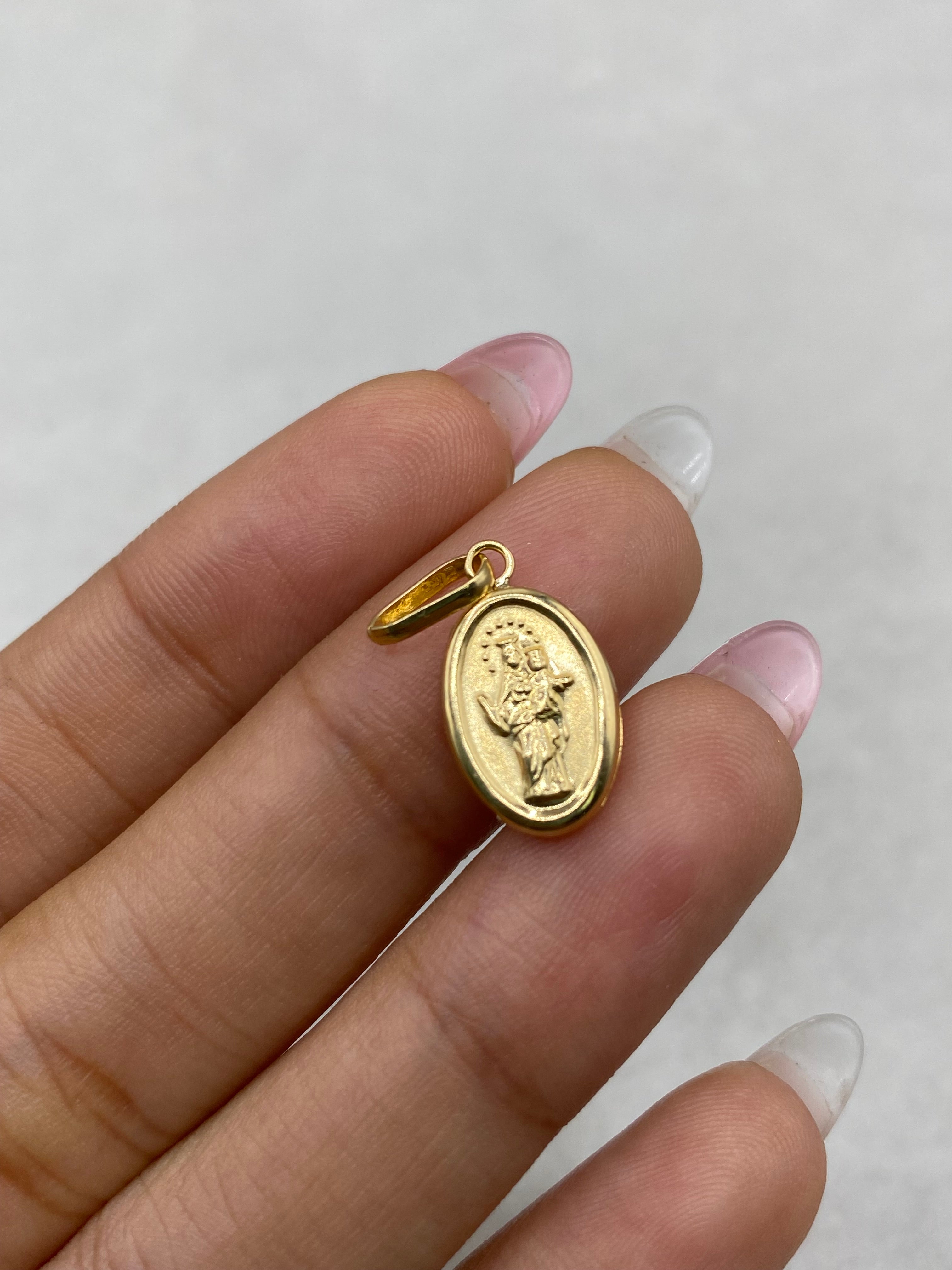 Dije virgen del Carmen ovalado  Oro amarillo 18k 0,58 Gr / 9,49 mm / 2,5 Cm