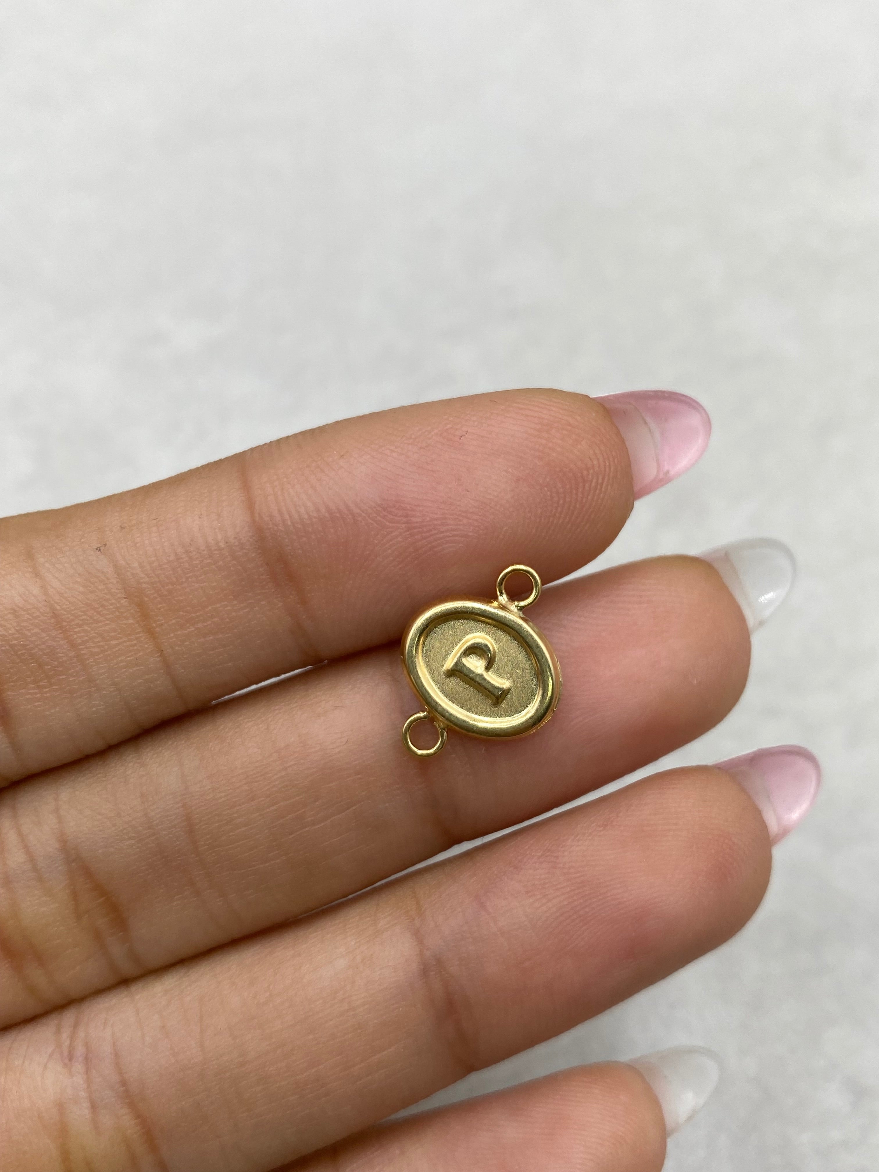 Dije letra P ovalado  Oro amarillo 18k 0,34 Gr / 10 mm / 1,5 Cm