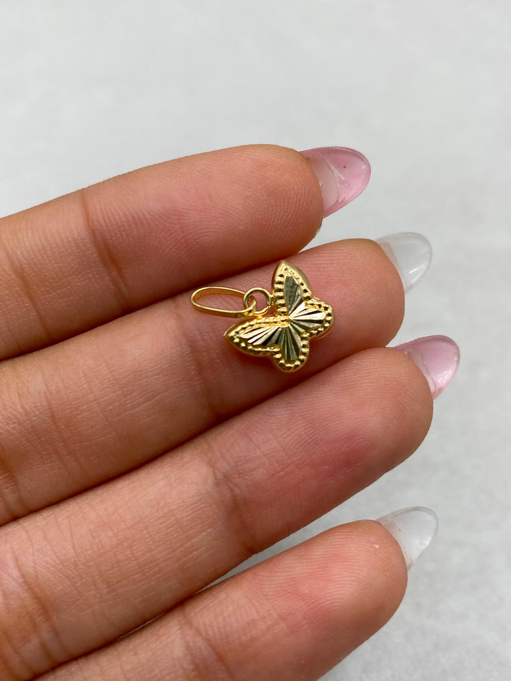 Dije Mariposa Diamantada Oro amarillo 18k 0,43 Gr / 1,5 Cm