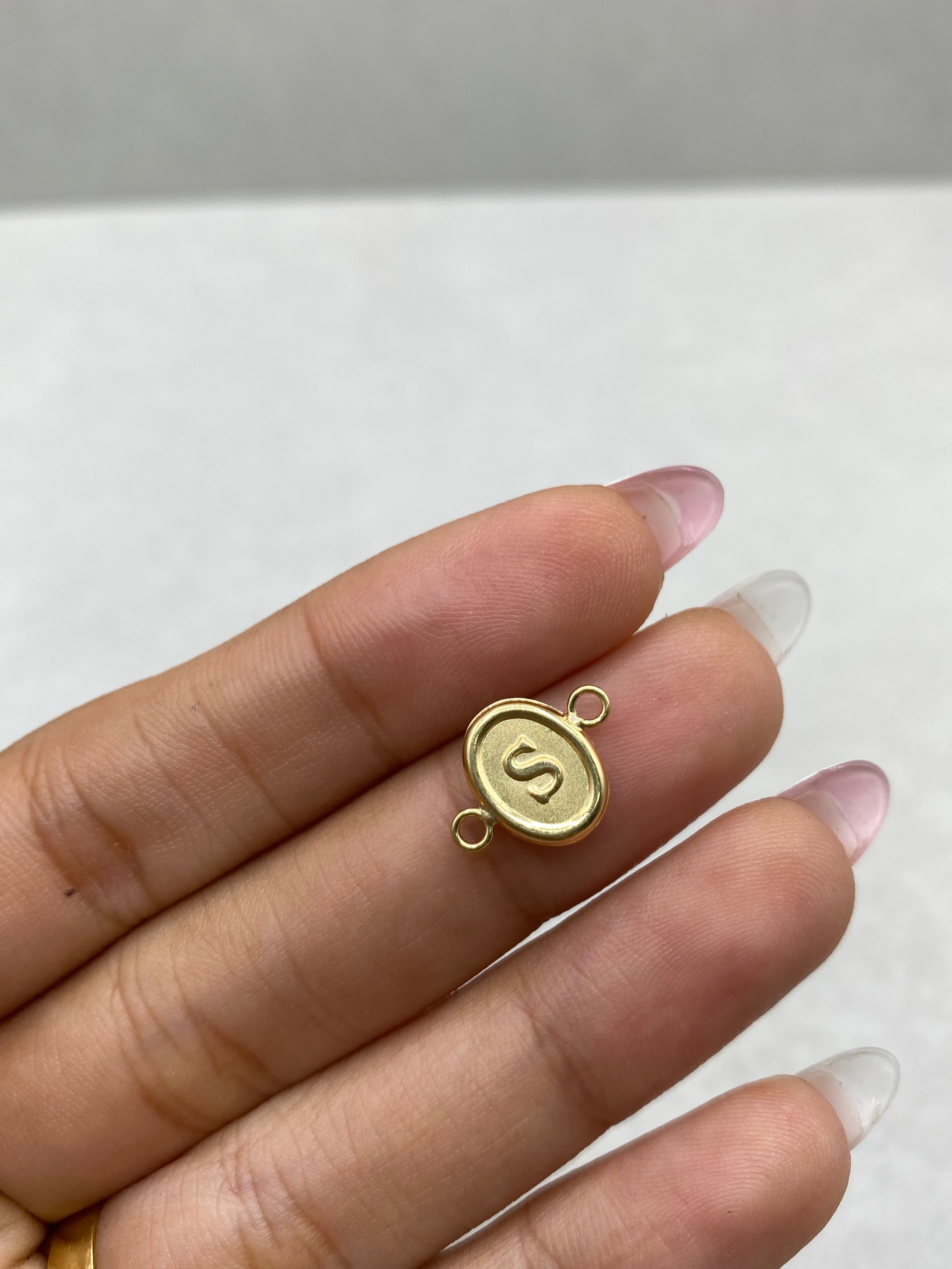 Herraje letra S ovalado (R) Oro amarillo 18k 0,33 Gr / 1,0 Cm