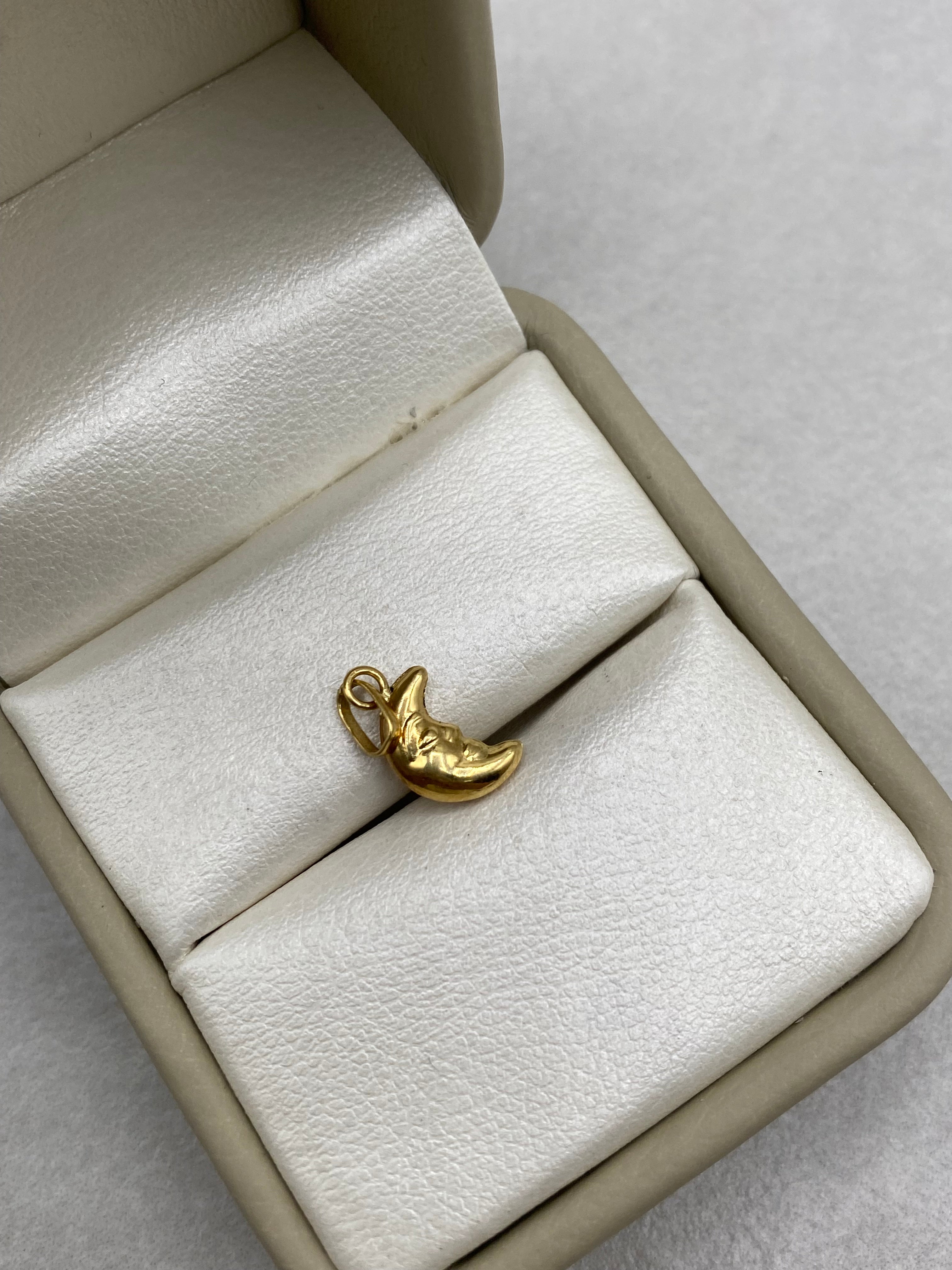 Dije luna (R) Oro amarillo 18k 0,39 Gr / 5,0 mm / 1,5 Cm