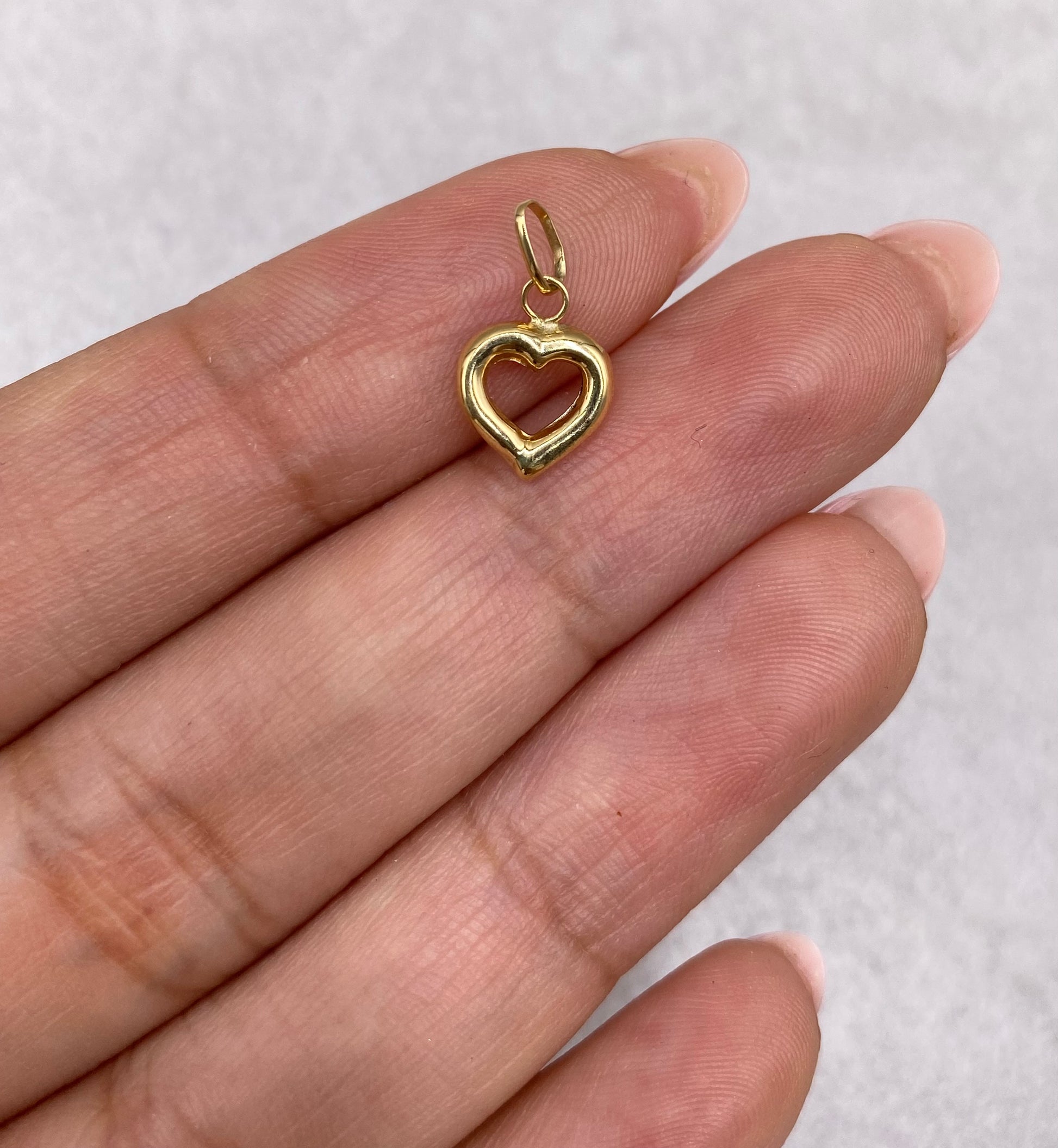 Dije Corazon Contorno 0,34 Gr / 1,30 Cm
