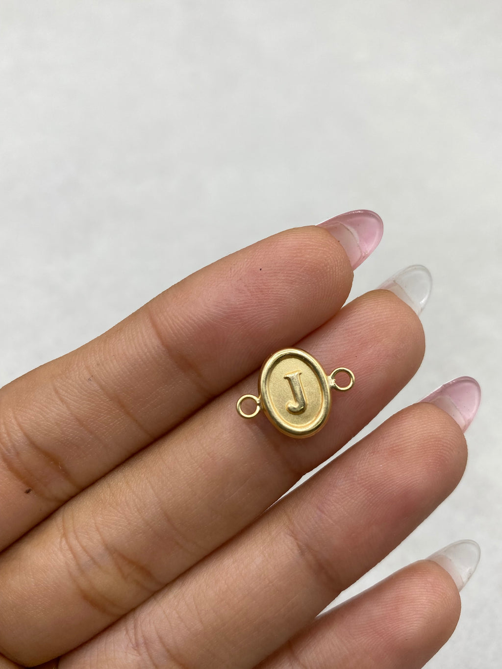Herraje letra J ovalado (R) Oro amarillo 18k 0,34 Gr / 1,5 Cm