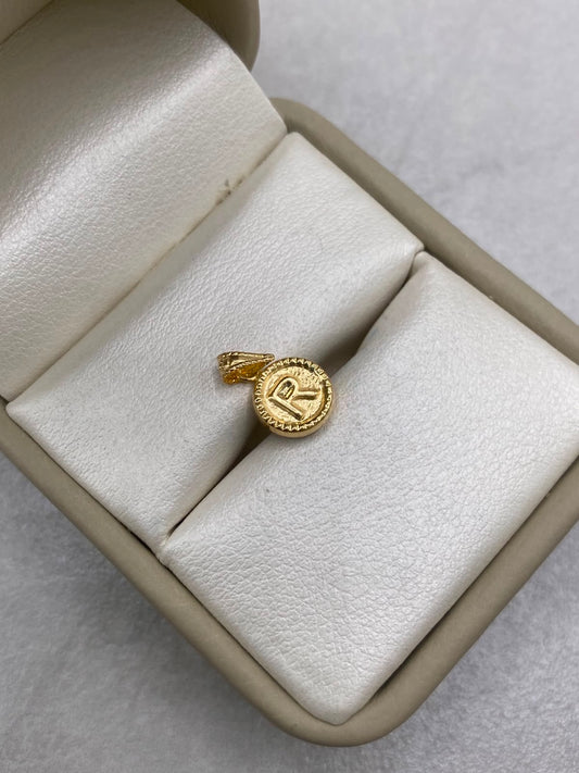 Dije letra R borde diamantado  Oro amarillo 18k 0,43 Gr / 8,25 mm / 1,5 Cm