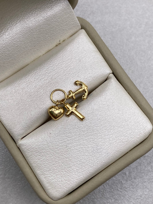 Dije Tres Gracias Oro amarillo 18k 0,52 Gr / 1,6 Cm