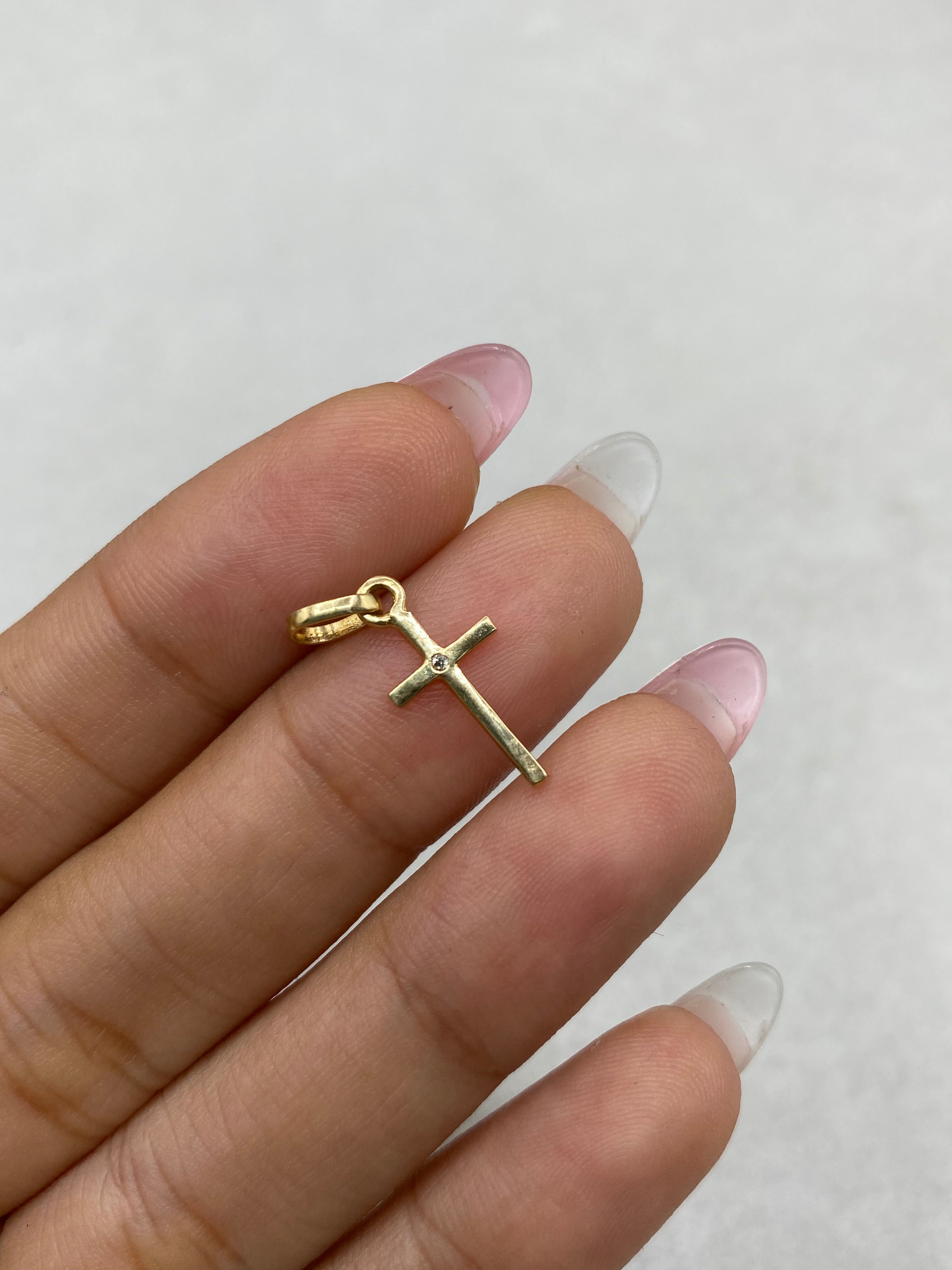 Dije cruz centro circon blanco (R) Oro amarillo 18k 0,50 Gr / 2,0 Cm