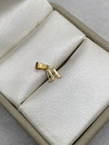 Dije letra M siliueta (R) Oro amarillo 18k 0,23 Gr / 5,24 mm / 1,0 Cm