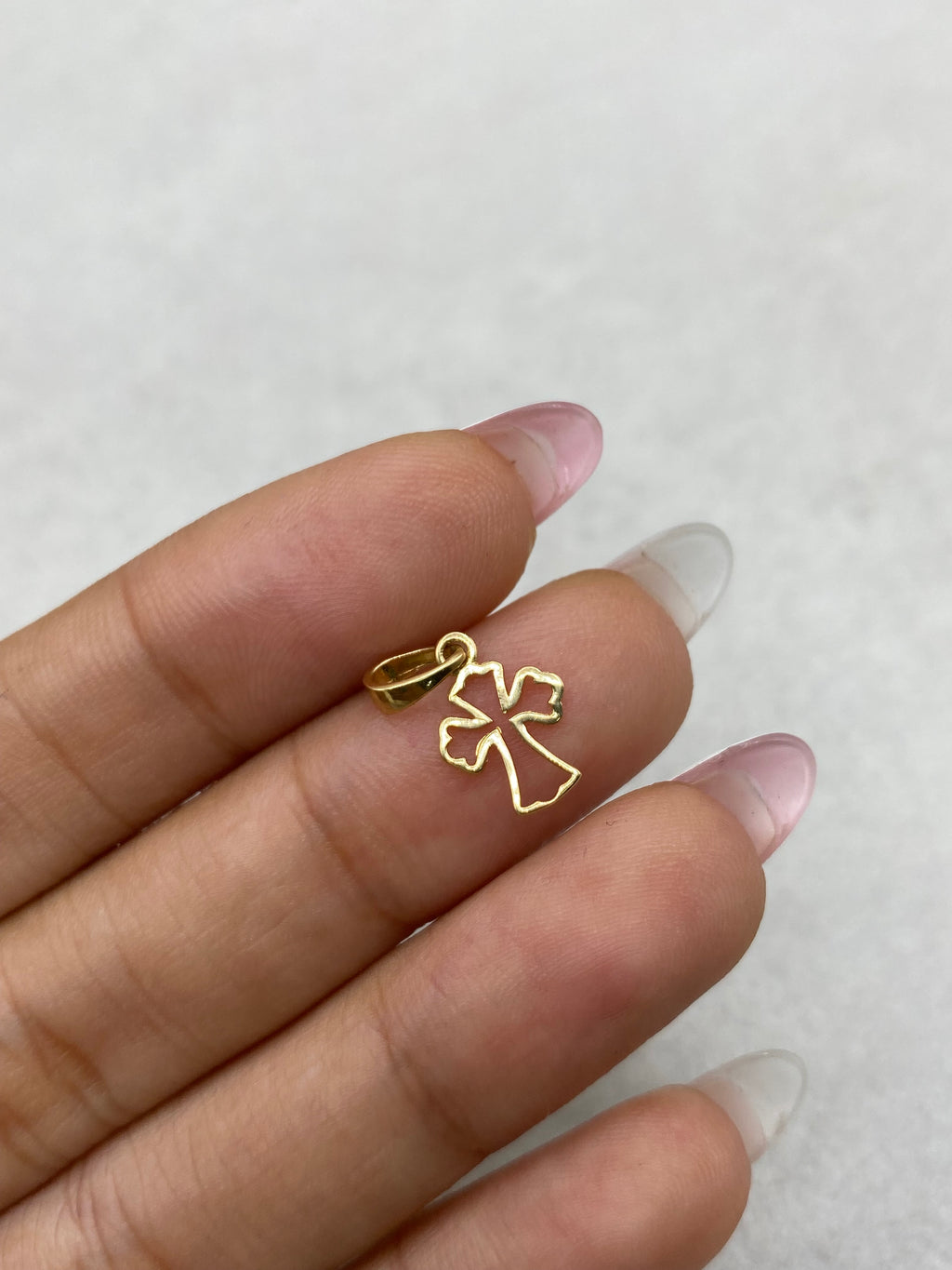 Dije cruz silueta (R) Oro amarillo 18k 0,46 Gr / 8,40 mm / 1,5 Cm