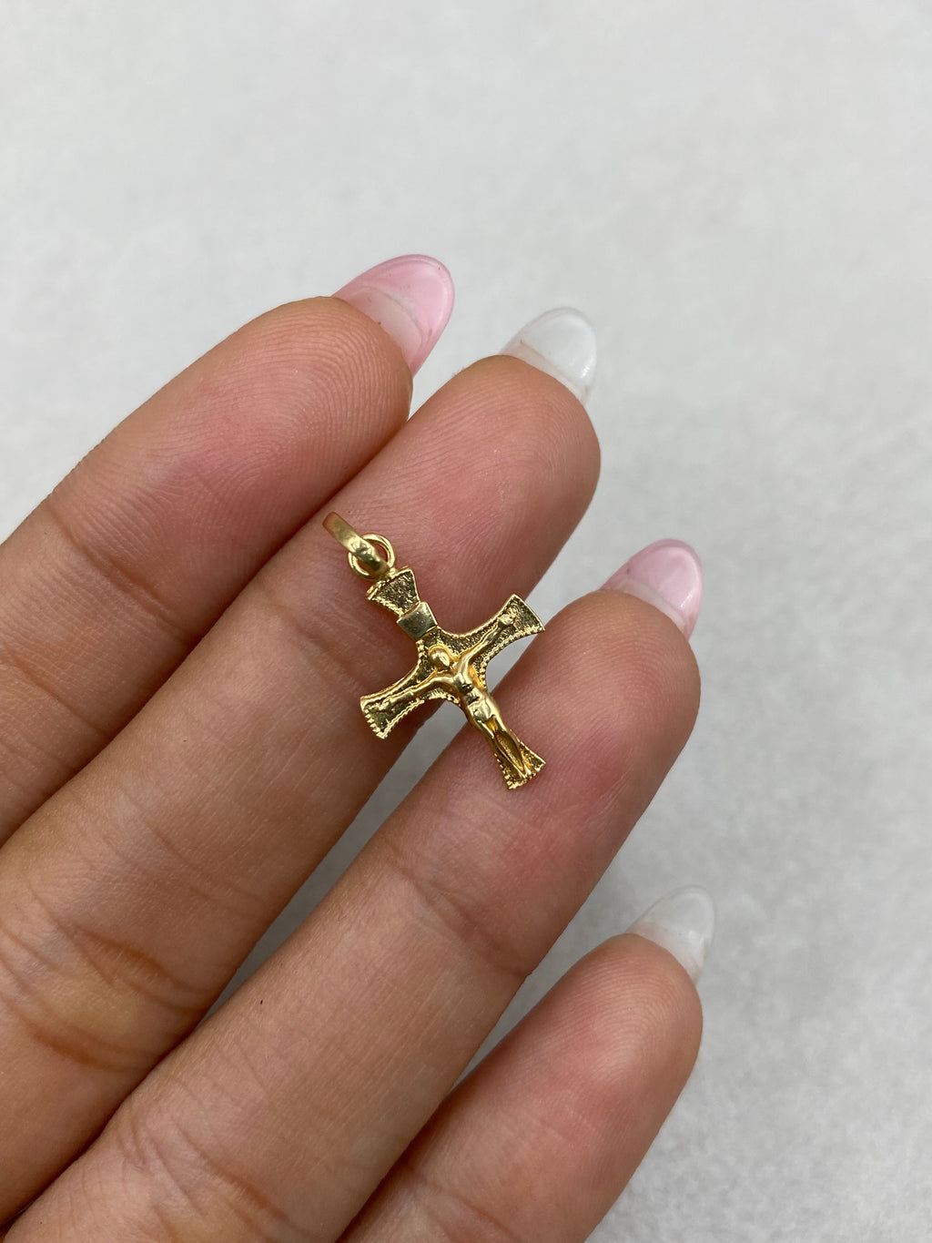 Dije cruz cristo borde diamantado (R) Oro amarillo 18k 0,81 Gr / 12,45 mm / 2,1 Cm