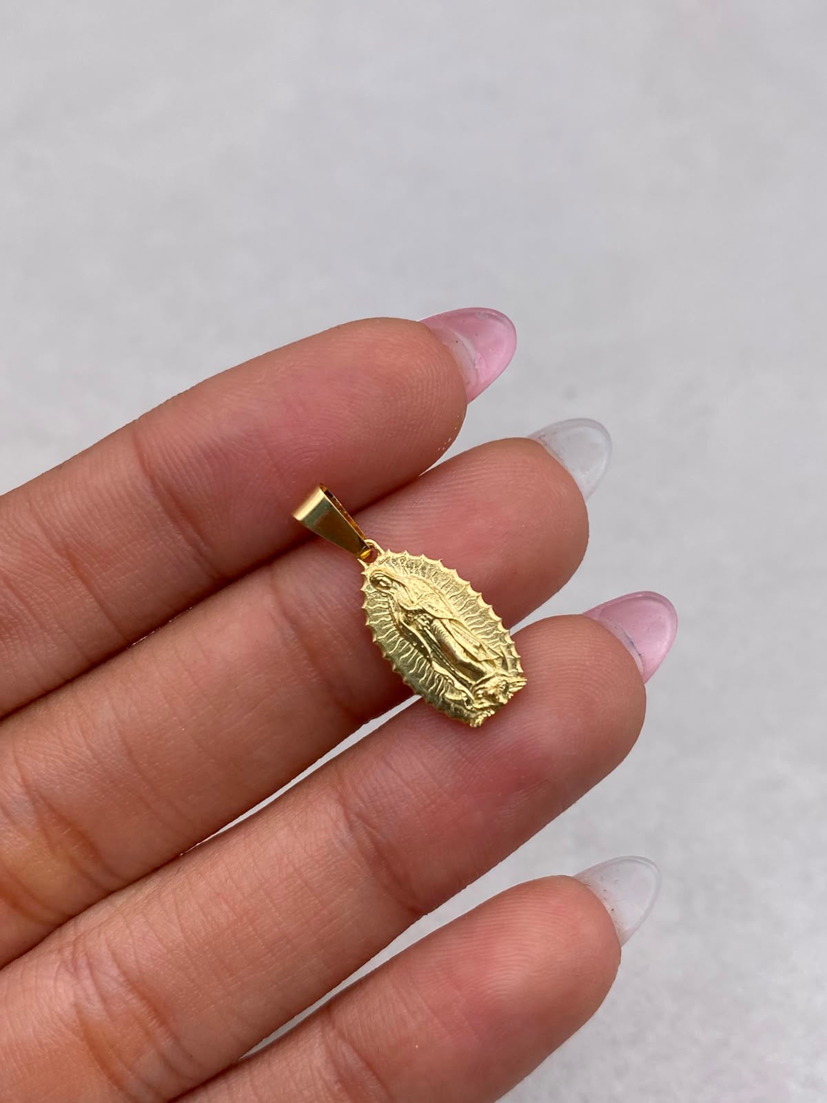 Dije Virgen Guadalupe Contorno Oro amarillo 18k 0,87 Gr / 2,2 Cm