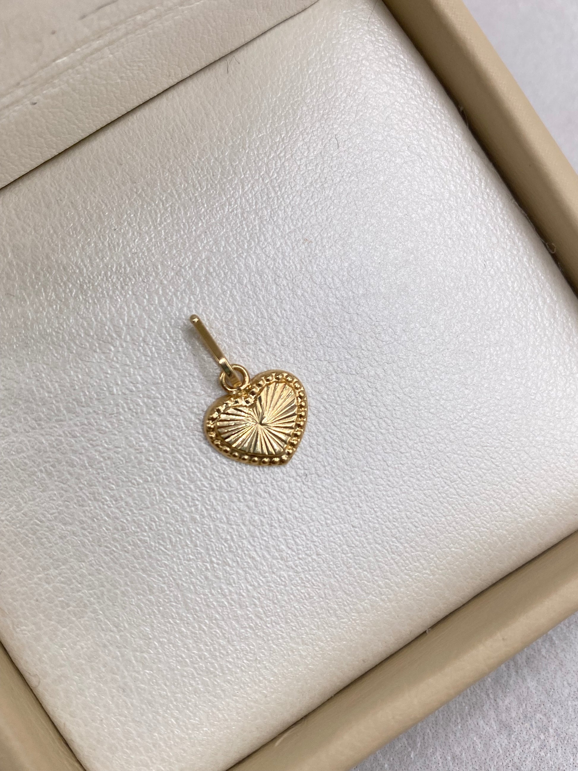 Dije Corazon fondo Diamantado Oro amarillo 18k 0,44 Gr / 1,50 Cm