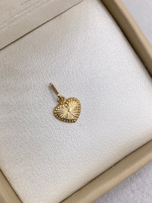Dije Corazon fondo Diamantado Oro amarillo 18k 0,44 Gr / 1,50 Cm