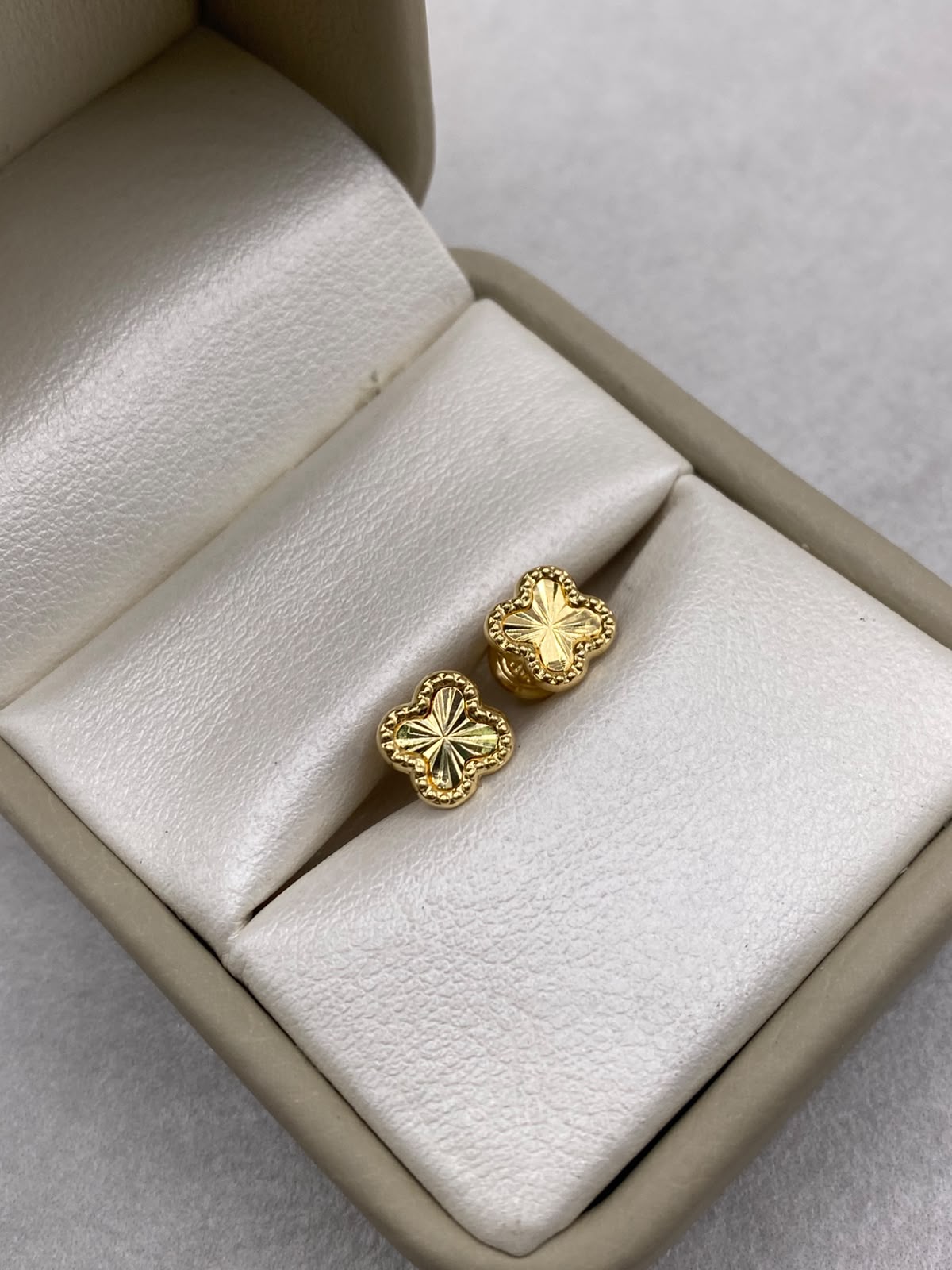 Topos trebol diamantado borde (r) Oro amarillo 18k 0,86 Gr / 6,93 mm