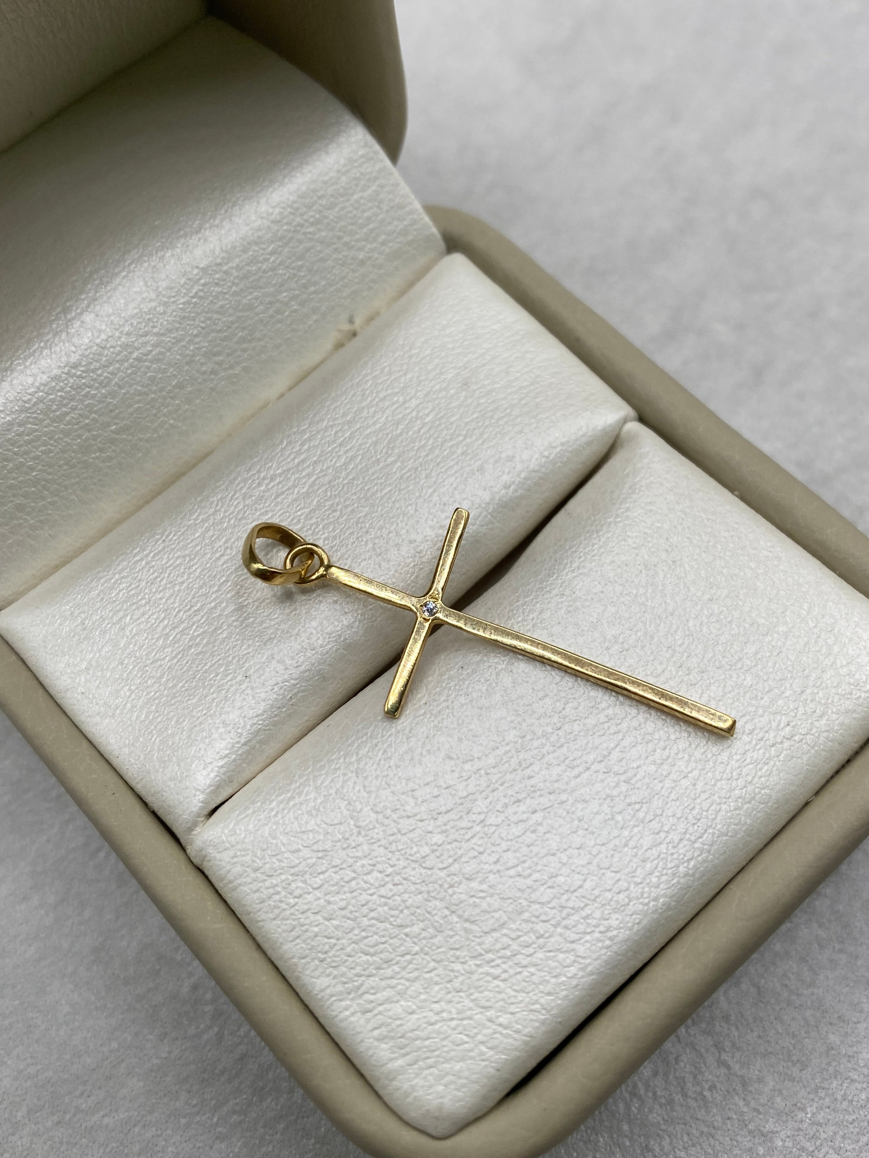 Dije cruz circon centro blanco (R) Oro amarillo 18k 0,74 Gr / 14,34 mm / 3,5 Cm