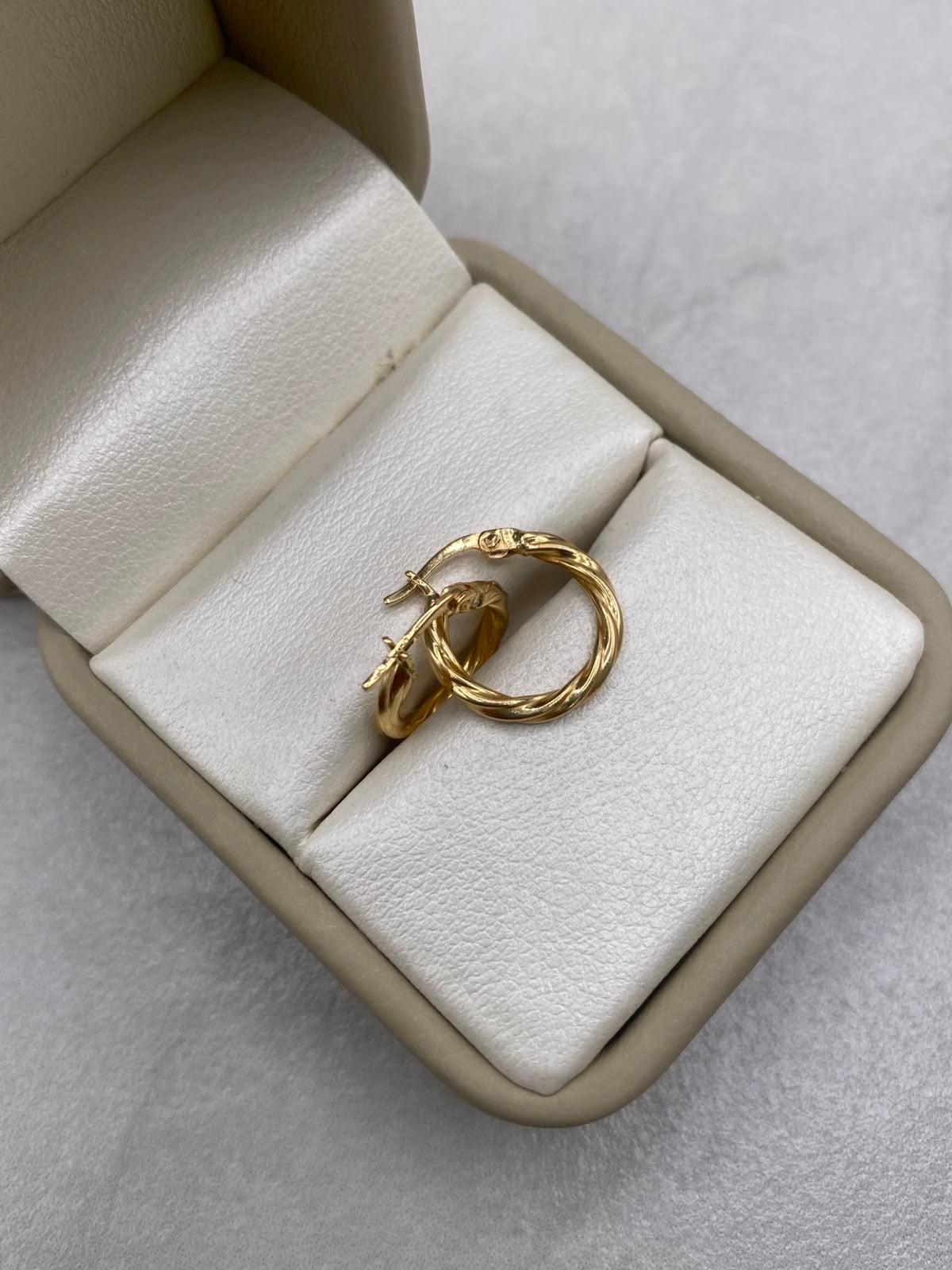 Candonga entorchada Oro amarillo 18k 1,02 Gr / 2,0 Cm