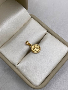 Dije letra K borde diamantado  Oro amarillo 18k 0,41 Gr / 8,15 mm / 1,5 Cm
