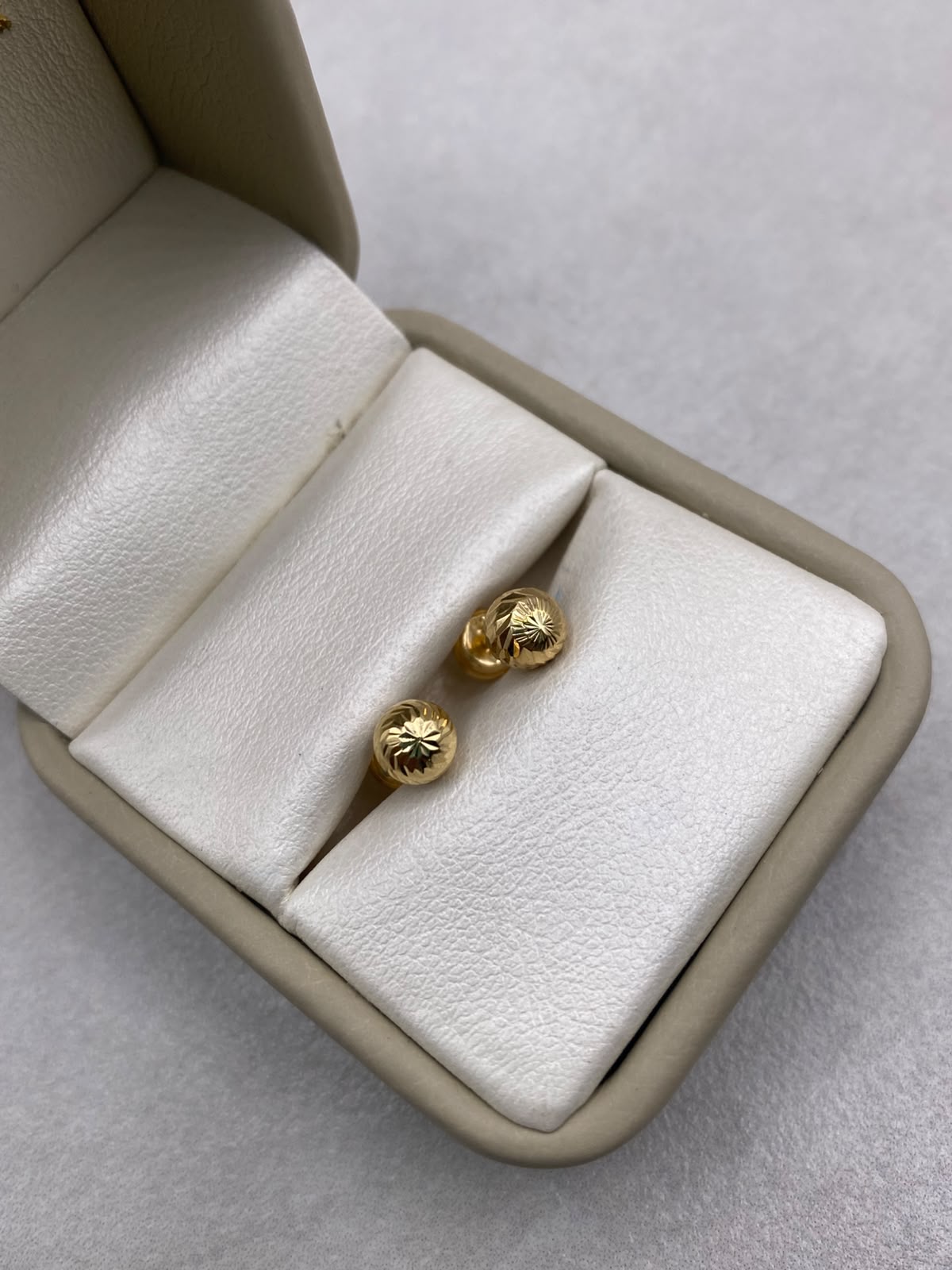 Topos bola diamantada Oro amarillo 18k 0,73 Gr / 6 mm