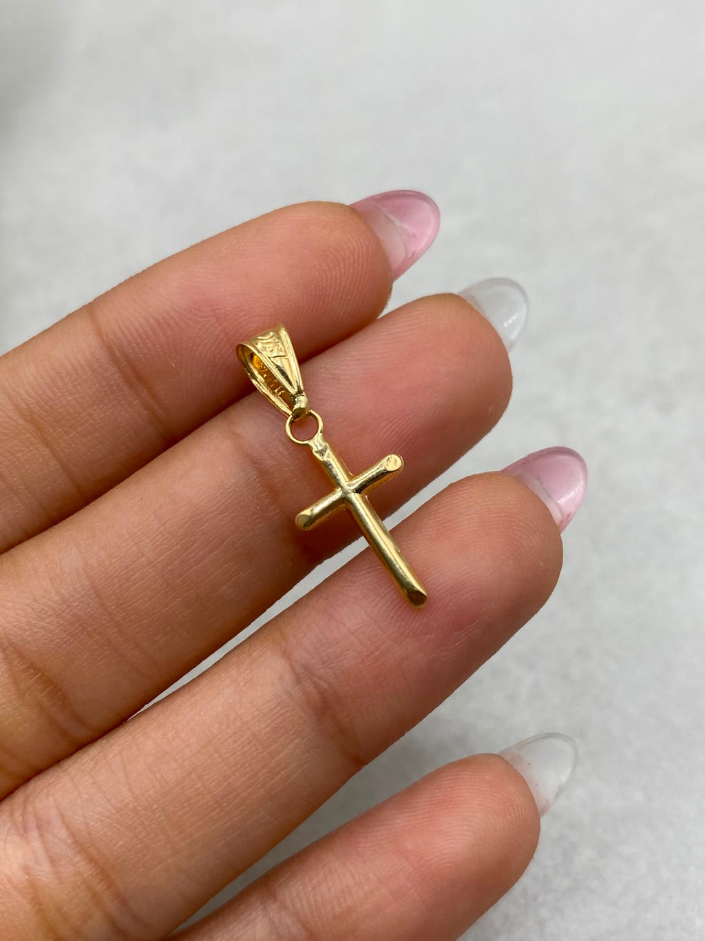 Dije cruz tubular Oro amarillo 18k 0,41 Gr / 2,5 Cm