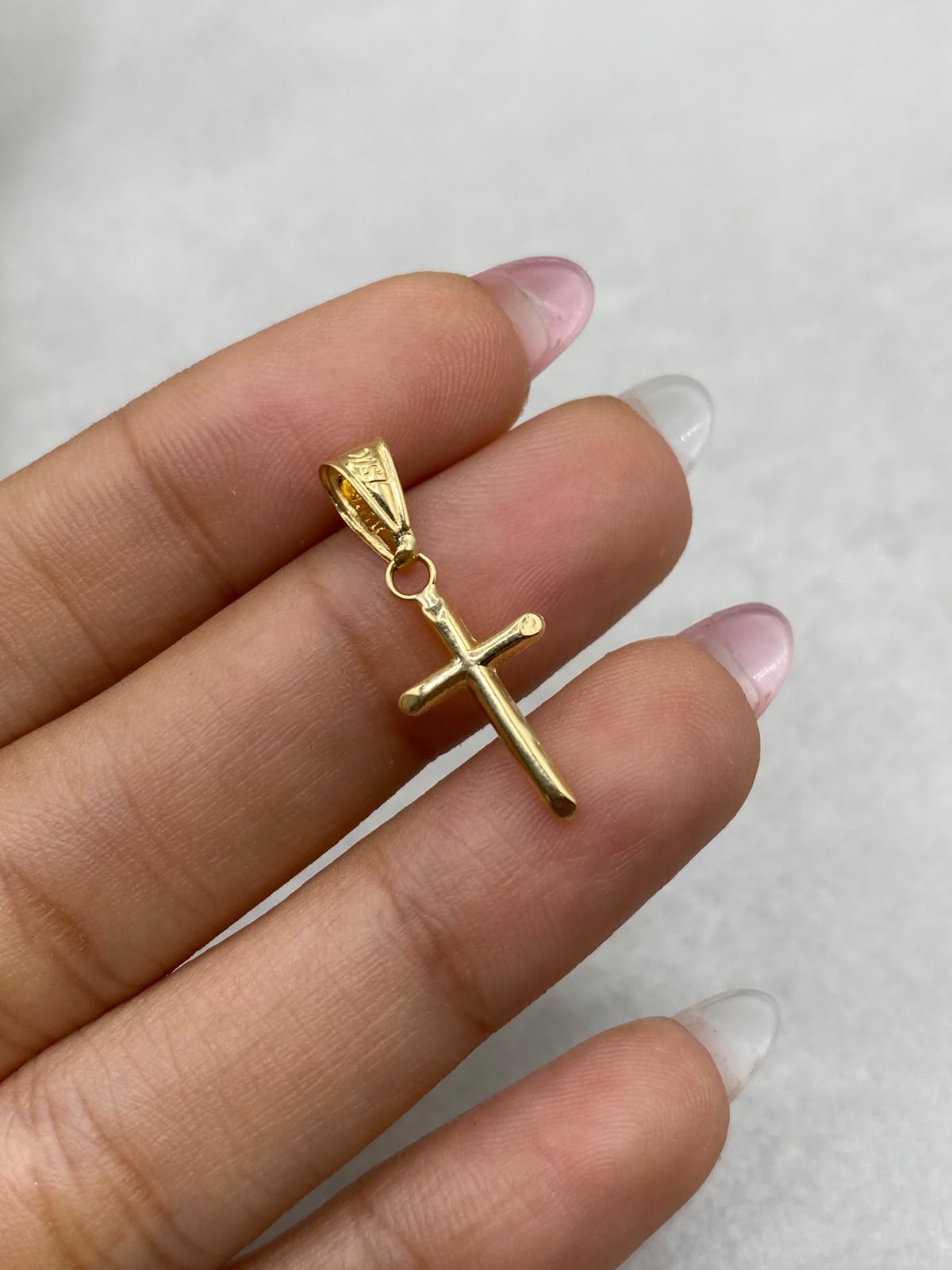 Dije cruz tubular Oro amarillo 18k 0,41 Gr / 2,5 Cm