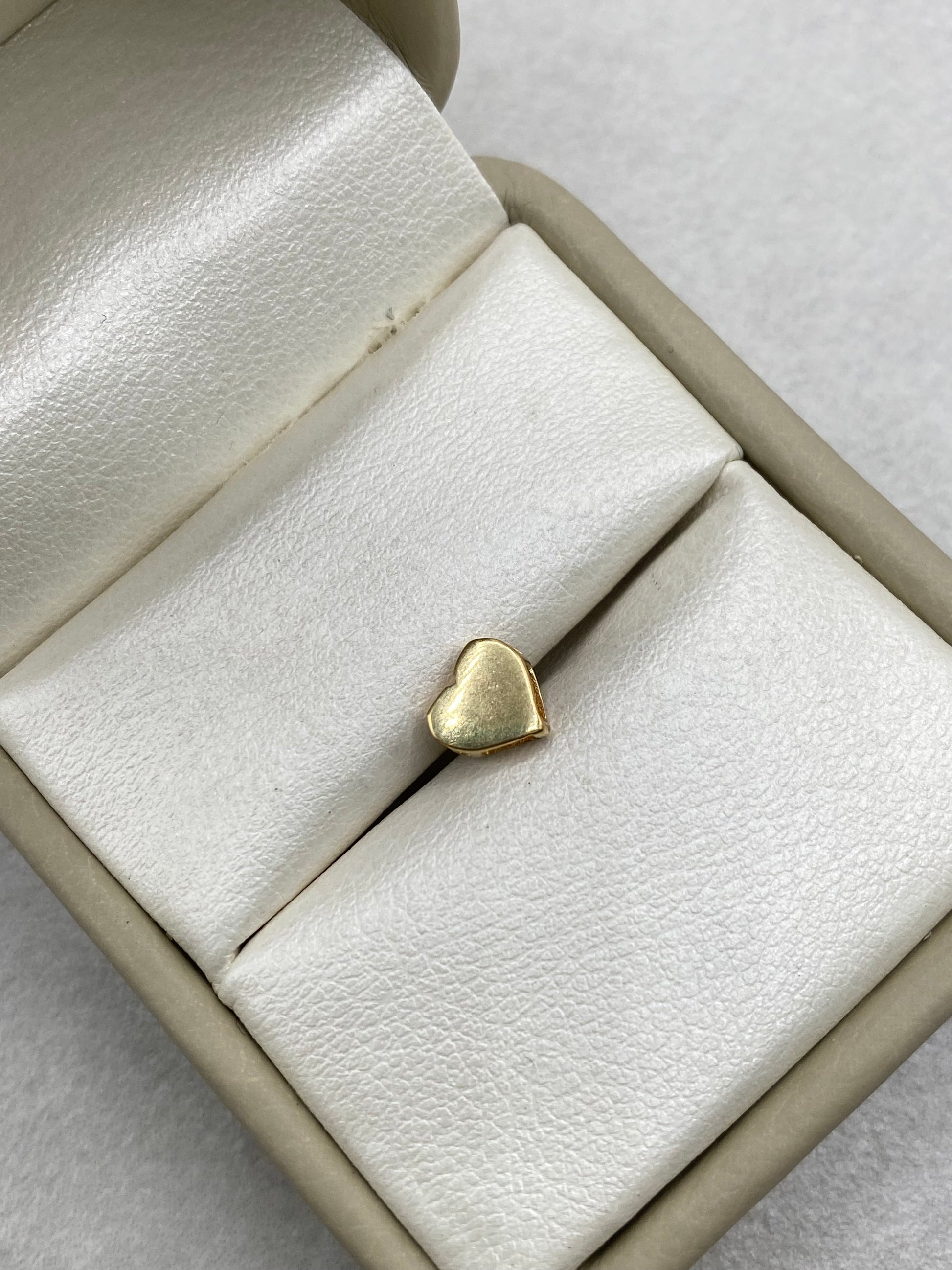 Dije corazon (R) Oro amarillo 18k 0,50 Gr / 6,46 mm / 0,7 Cm