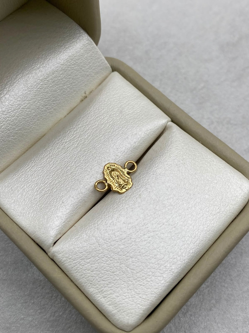 Herraje Virgen Guadalupe Oro amarillo 18k 0,22 Gr / 1 Cm