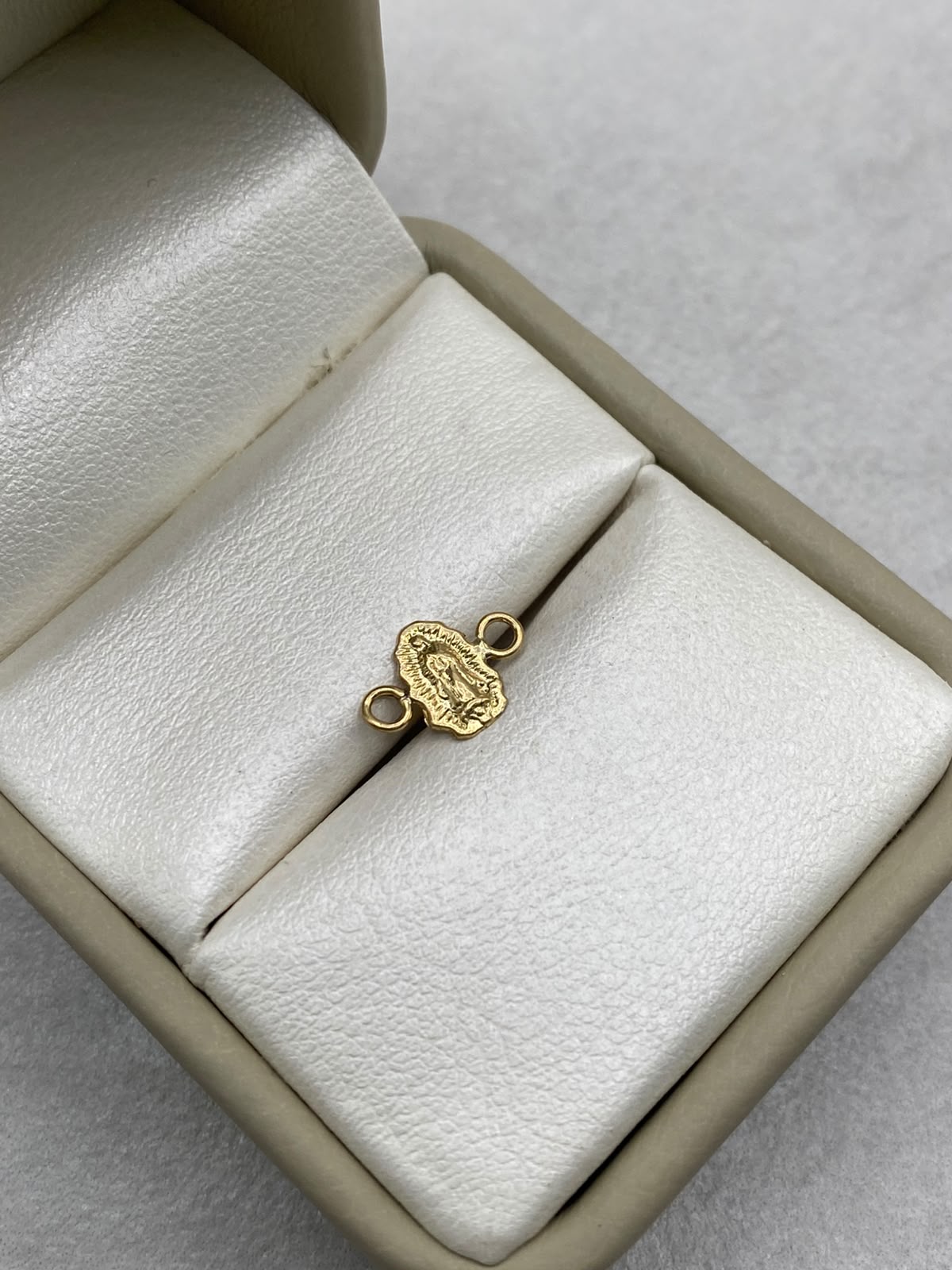 Herraje Virgen Guadalupe Oro amarillo 18k 0,22 Gr / 1 Cm