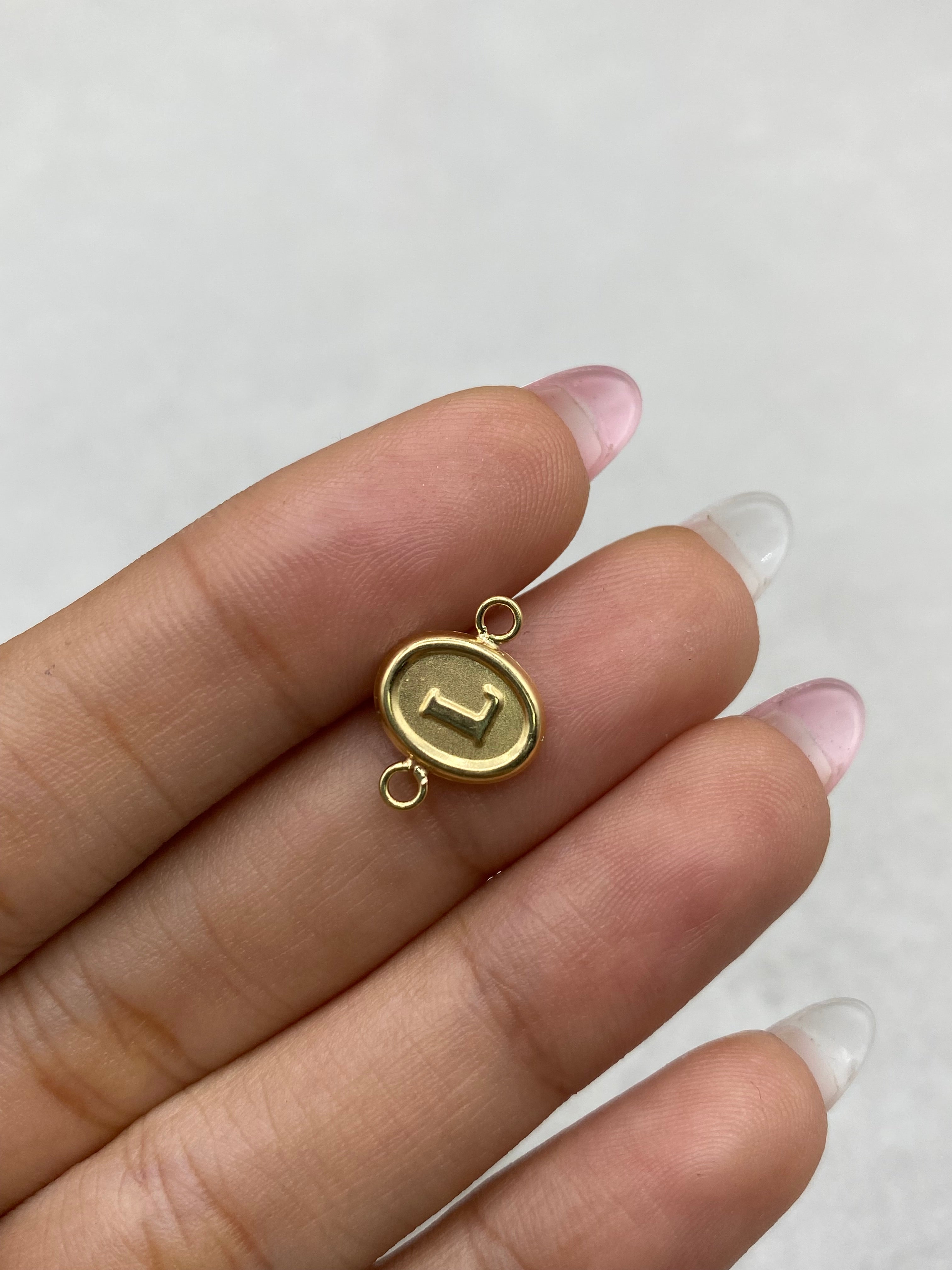 Herraje letra L ovalado (R) Oro amarillo 18k 0,41 Gr / 6 Cm