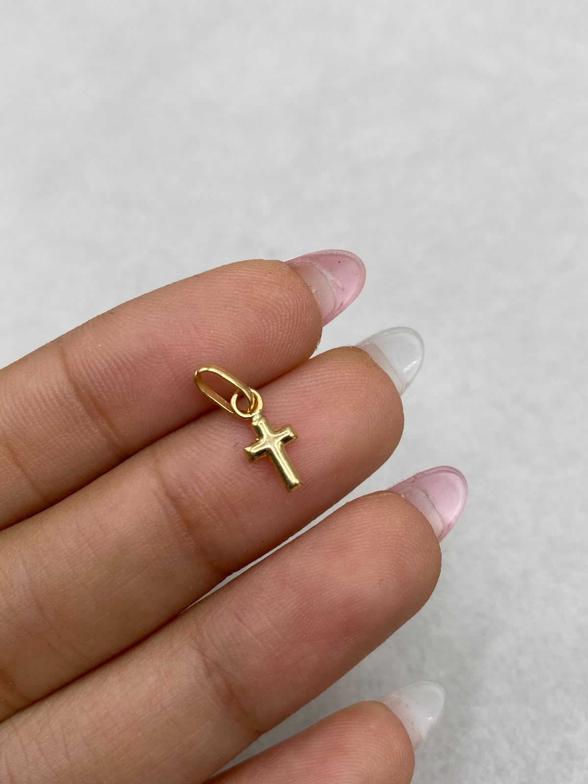 Dije mini cruz  Oro amarillo 18k 0,28 Gr / 0,7 Cm