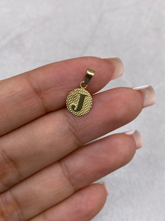 Dije Letra J Fondo Diamantado Oro amarillo 18k 0,50 Gr / 1,6 Cm