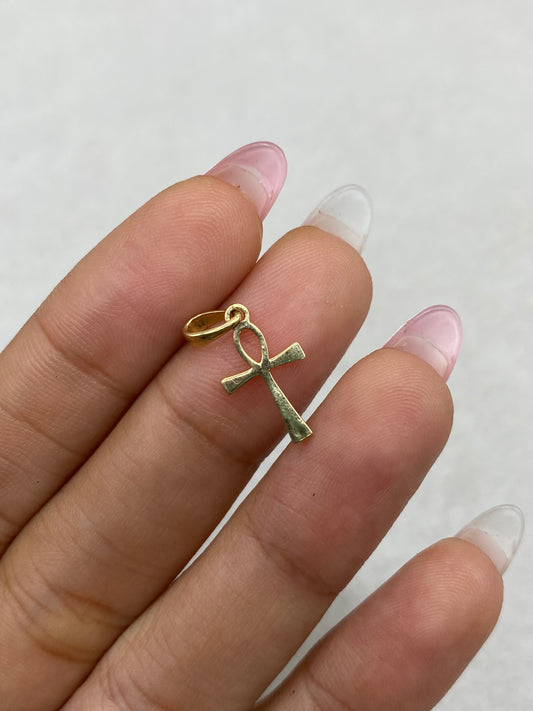 Dije cruz egipcia (R) Oro amarillo 18k 0,55 Gr / 8,69 mm / 2,0 Cm