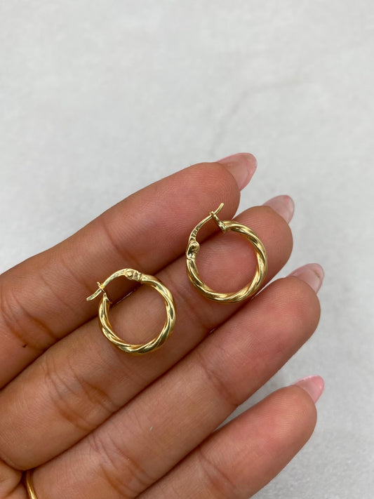 Candonga entorchada Oro amarillo 18k 1,02 Gr / 2,0 Cm