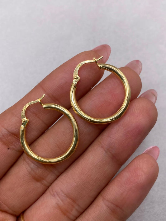 Candonga tubo entorchado liso Oro amarillo 18k 1,66 Gr / 2,7 Cm