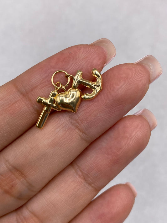 Dije Tres Gracias Oro amarillo 18k 0,80 Gr / 1,9 Cm