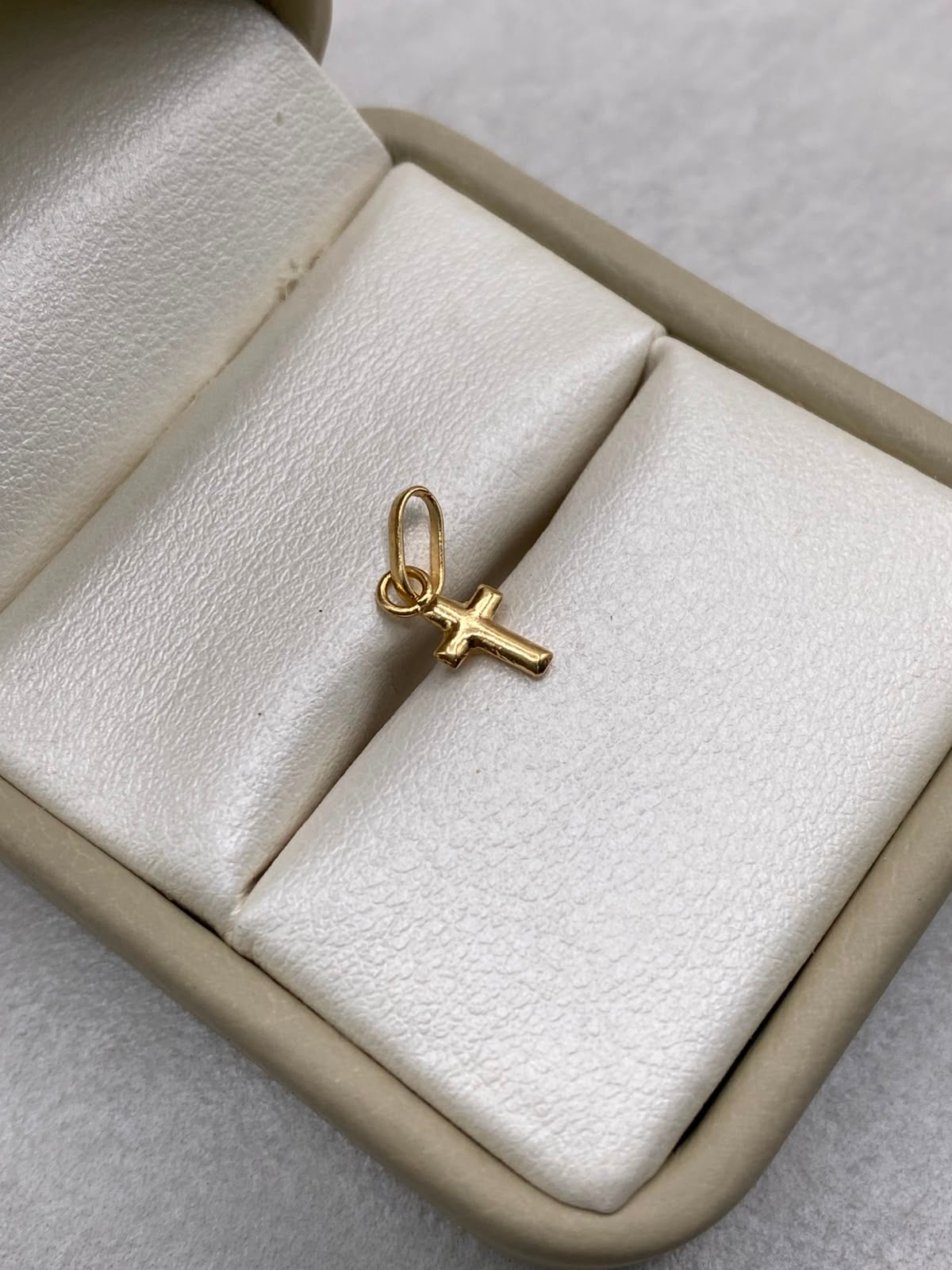 Dije Cruz Oro amarillo 18k 0,26 Gr / 1,5 Cm