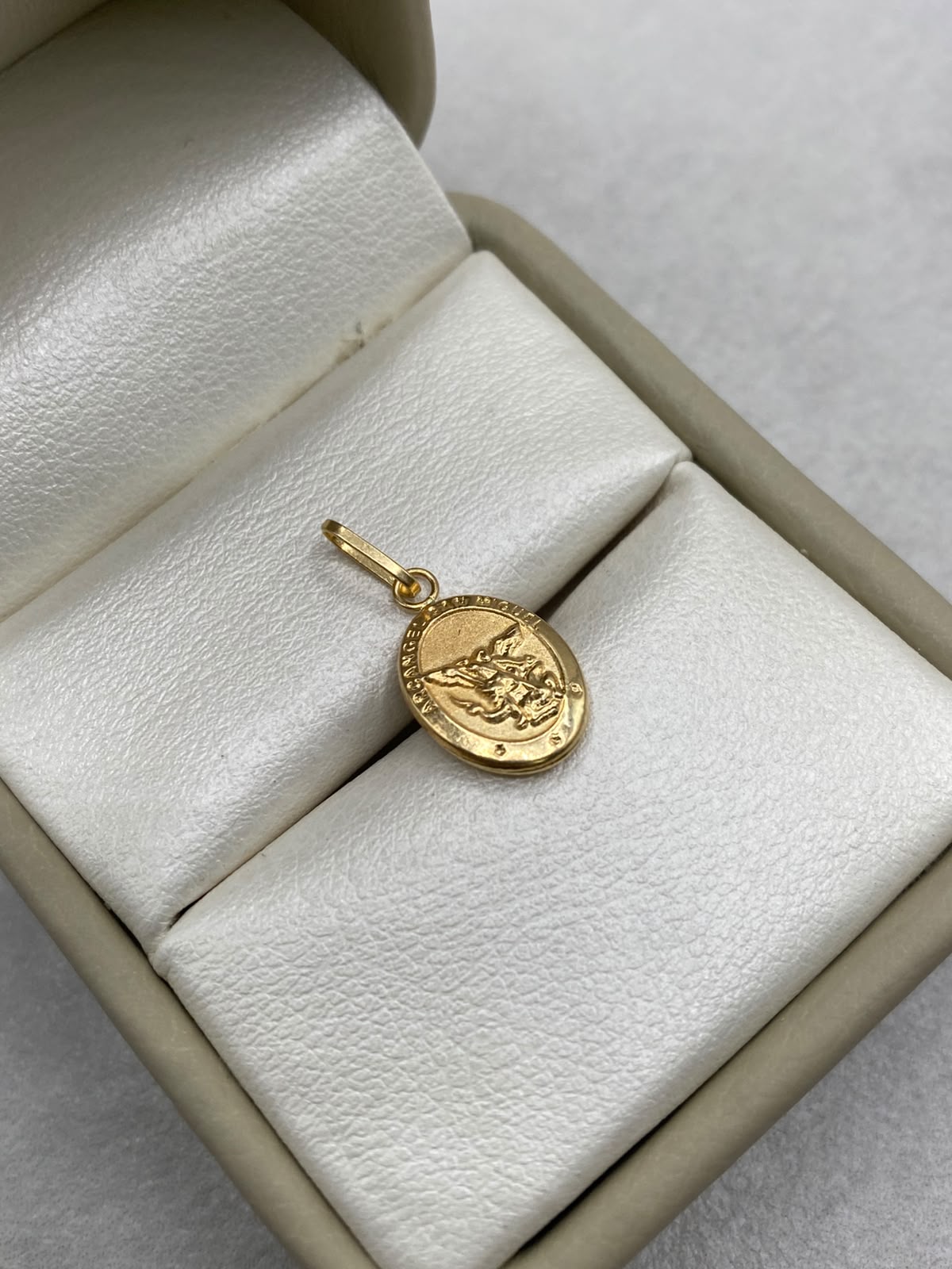Dije an Miguel Oro amarillo 18k 0,54 Gr / 2 Cm