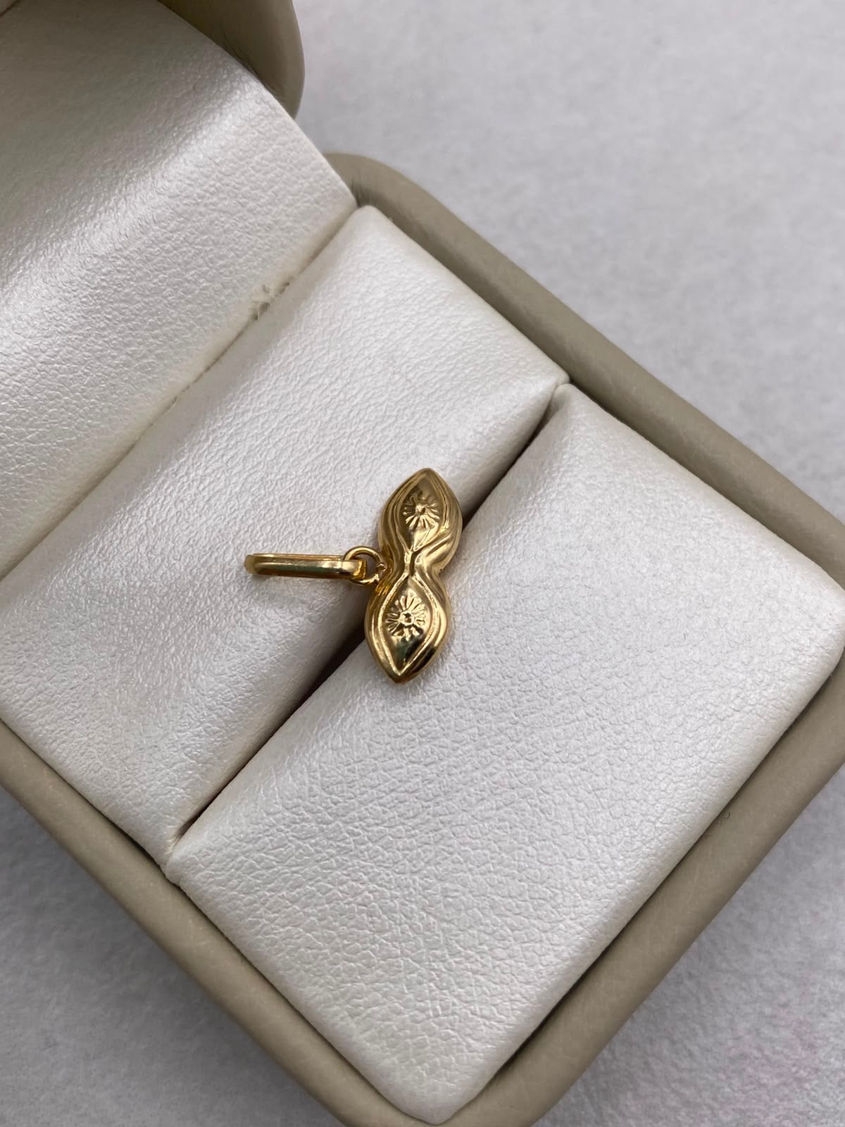 Dije Ojo Santa Lucia (R) Oro amarillo 18k 0,46 Gr / 1,5 Cm