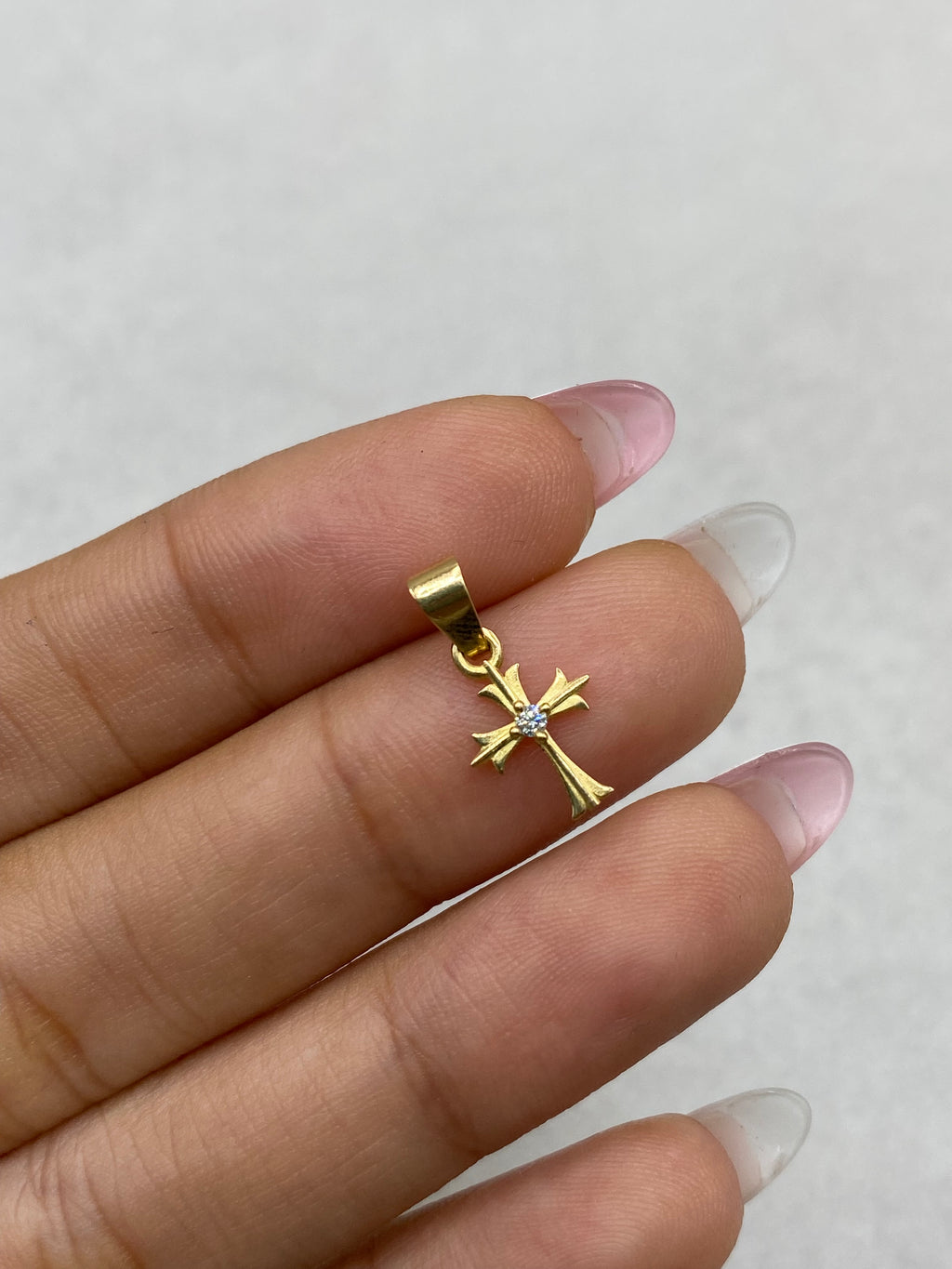 Dije cruz circon blanco (R) Oro amarillo 18k 0,48 Gr / 8,26 mm / 1,5 Cm