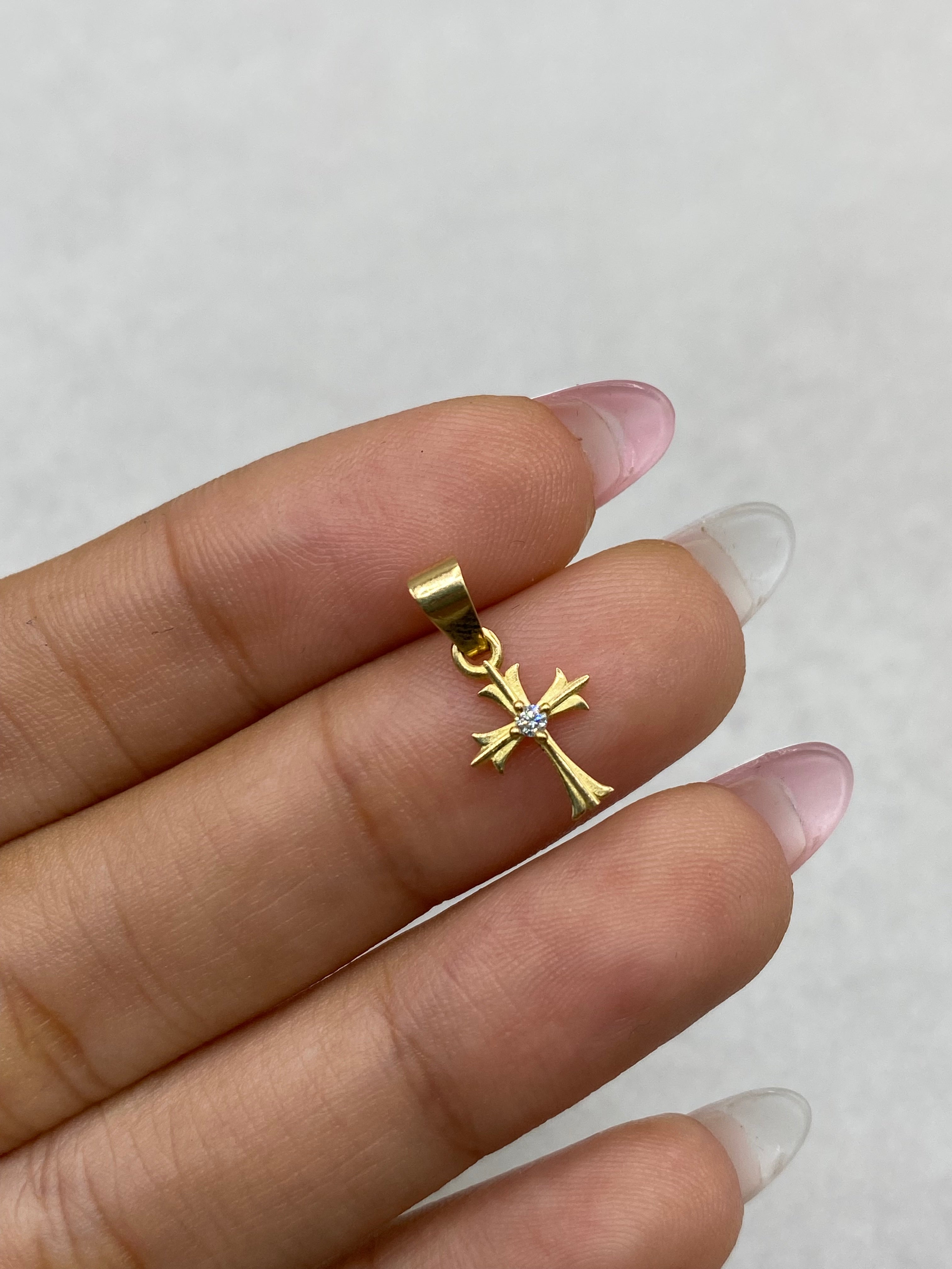 Dije cruz circon blanco (R) Oro amarillo 18k 0,48 Gr / 8,26 mm / 1,5 Cm