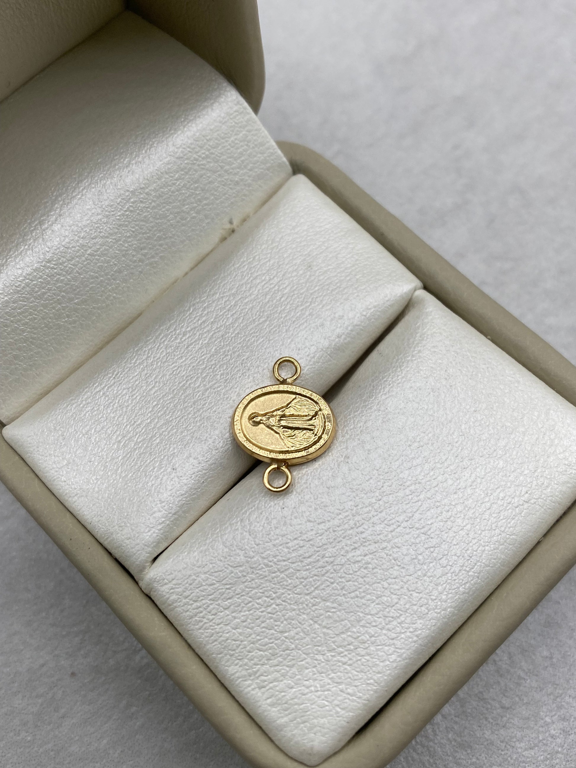 Herraje virgen milagrosa ovalada (R) Oro amarillo 18k 0,31 Gr / 1,5 Cm