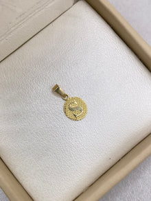 Dije letra S Fondo Diamantado Oro amarillo 18k 0,48 Gr / 1,50 Cm
