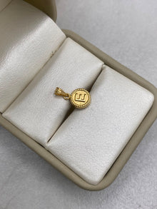 Dije letra E borde diamantado  Oro amarillo 18k 0,40 Gr / 8,15 mm / 1,5 Cm