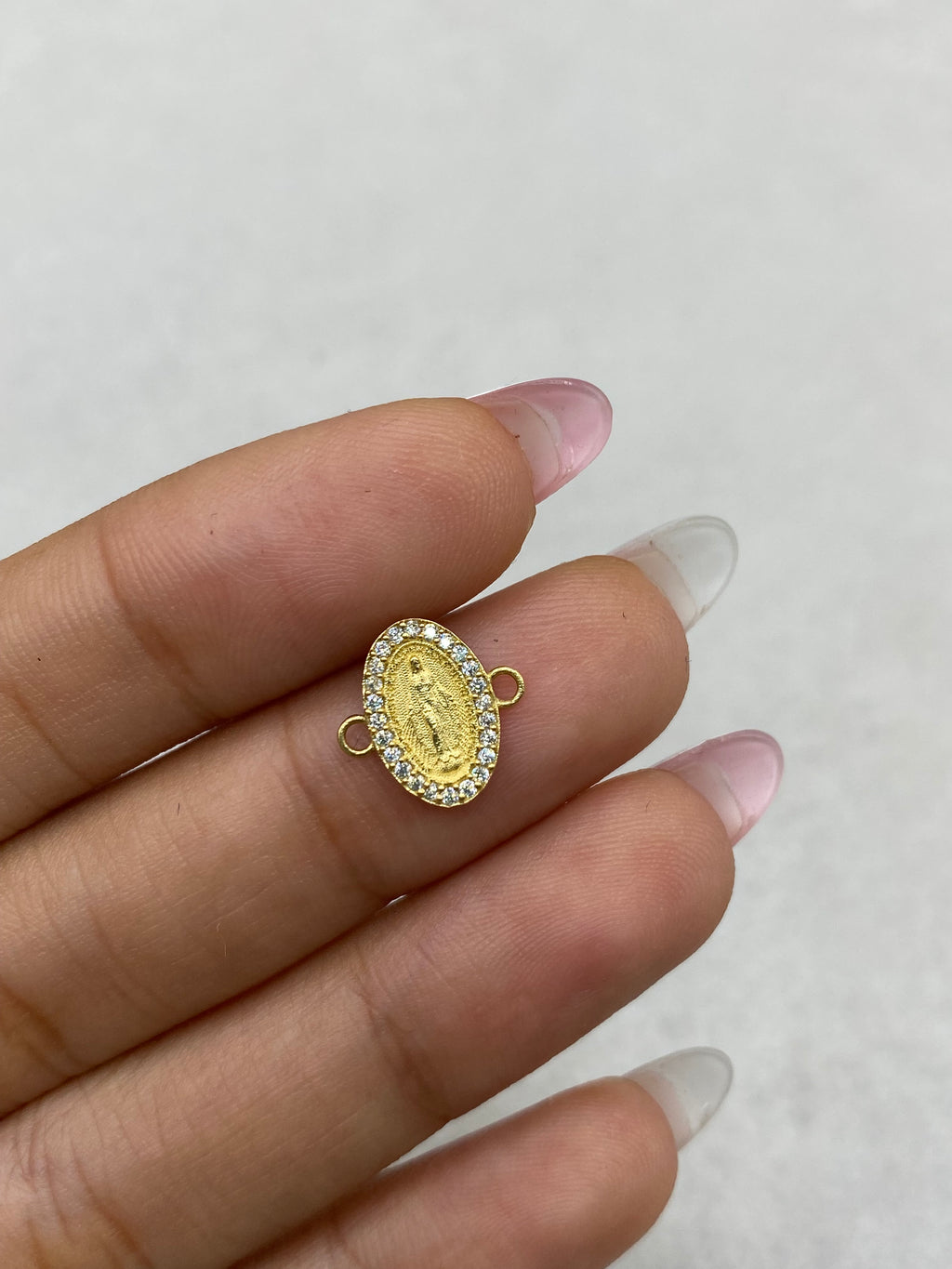 Herraje virgen milagrosa ovalado circones blancos (R) Oro amarillo 18k 0,53 Gr / 1,0 Cm
