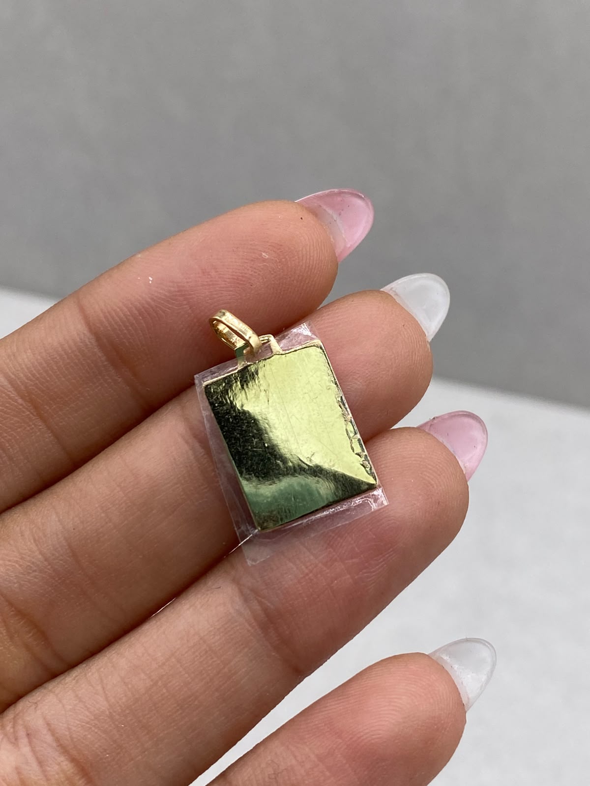 Dije Placa  Oro amarillo 18k 0,97 Gr / 2,2 Cm