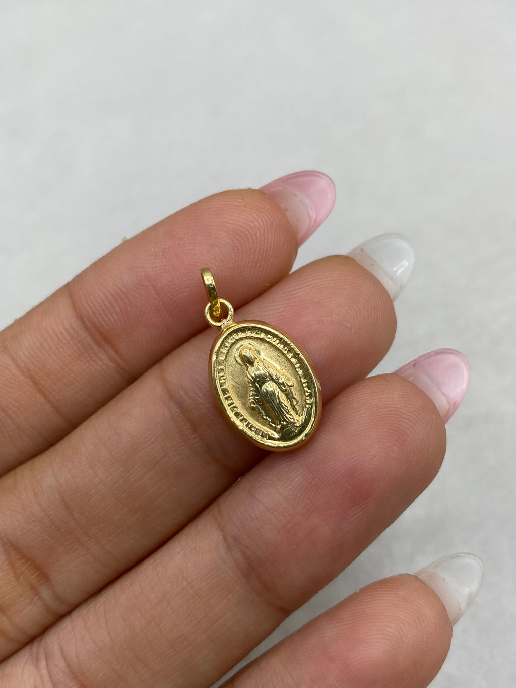 Dije virgen milagrosa (R) Oro amarillo 18k 0,54 Gr / 12 mm / 3 Cm