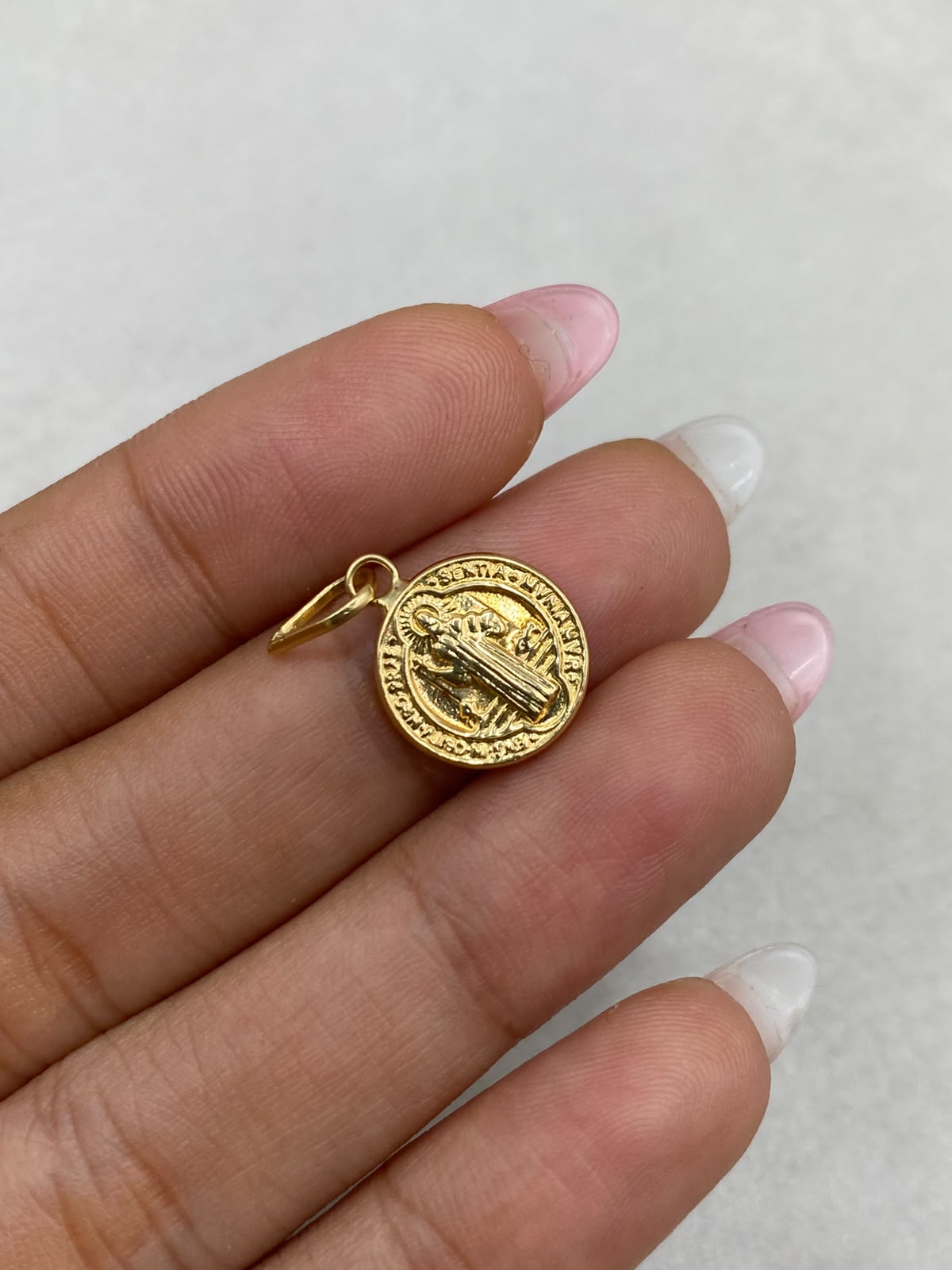 Dije san benito (R) Oro amarillo 18k 0,86 Gr / 10 mm / 2,0 Cm