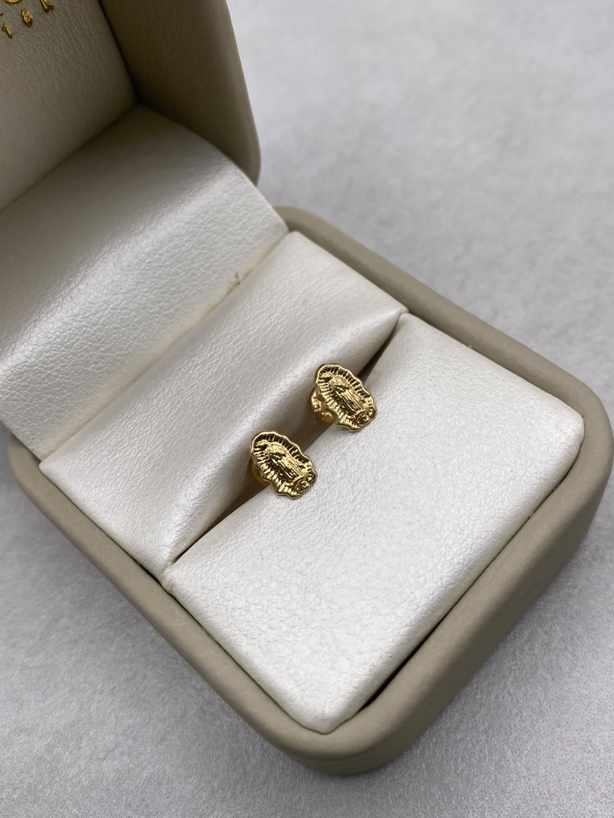 Topos silueta virgen de guadalupe  Oro amarillo 18k 0,64 Gr / 5,42 mm