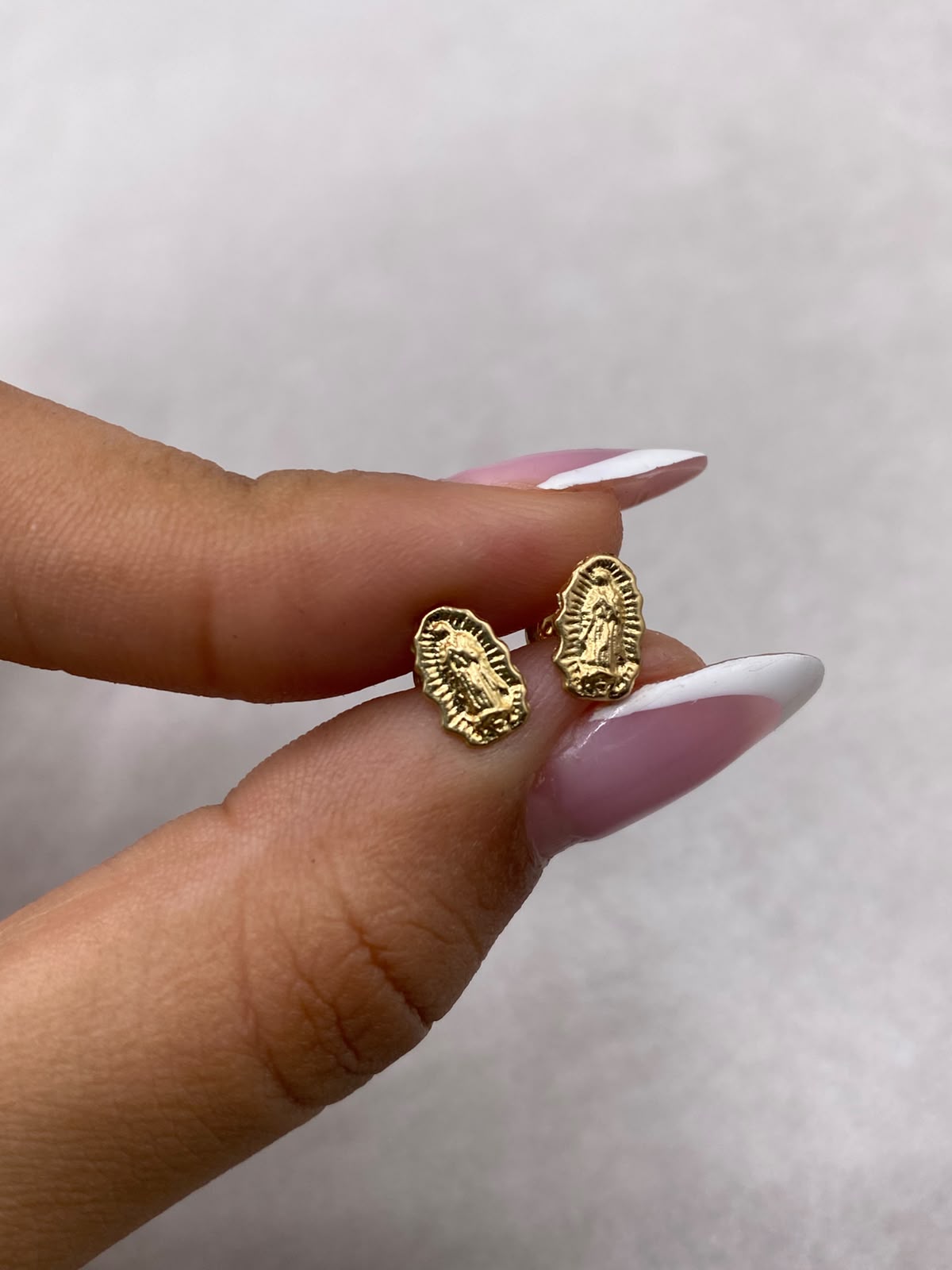 Topos silueta virgen de guadalupe  Oro amarillo 18k 0,64 Gr / 5,42 mm