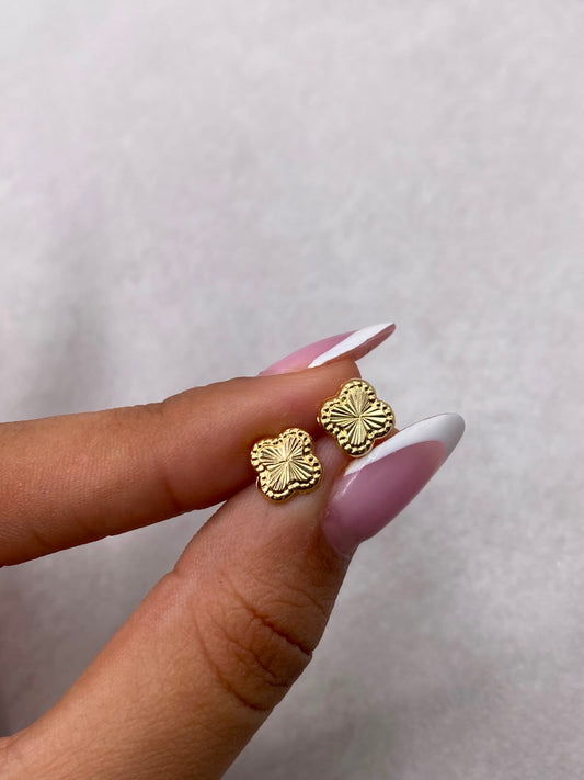 Topos trebol borde diamantado  Oro amarillo 18k 0,80 Gr / 7,40 mm