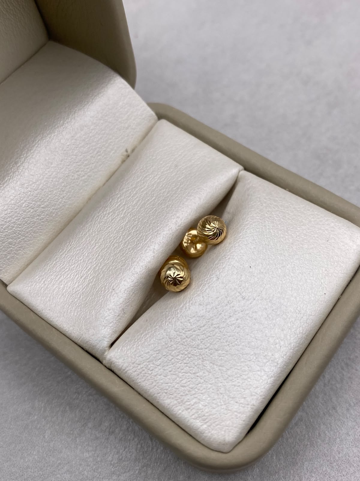 Topos bola diamantada  Oro amarillo 18k 0,63 Gr / 5,0 mm